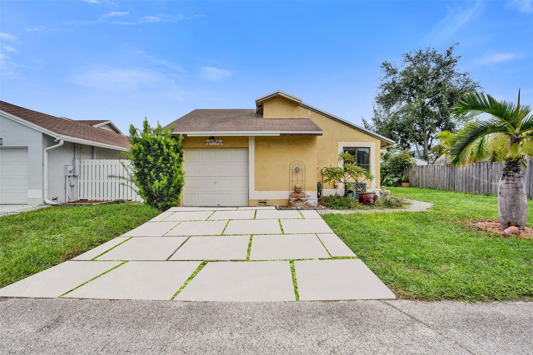 PEMBROKE LAKES SOUTH - Residential