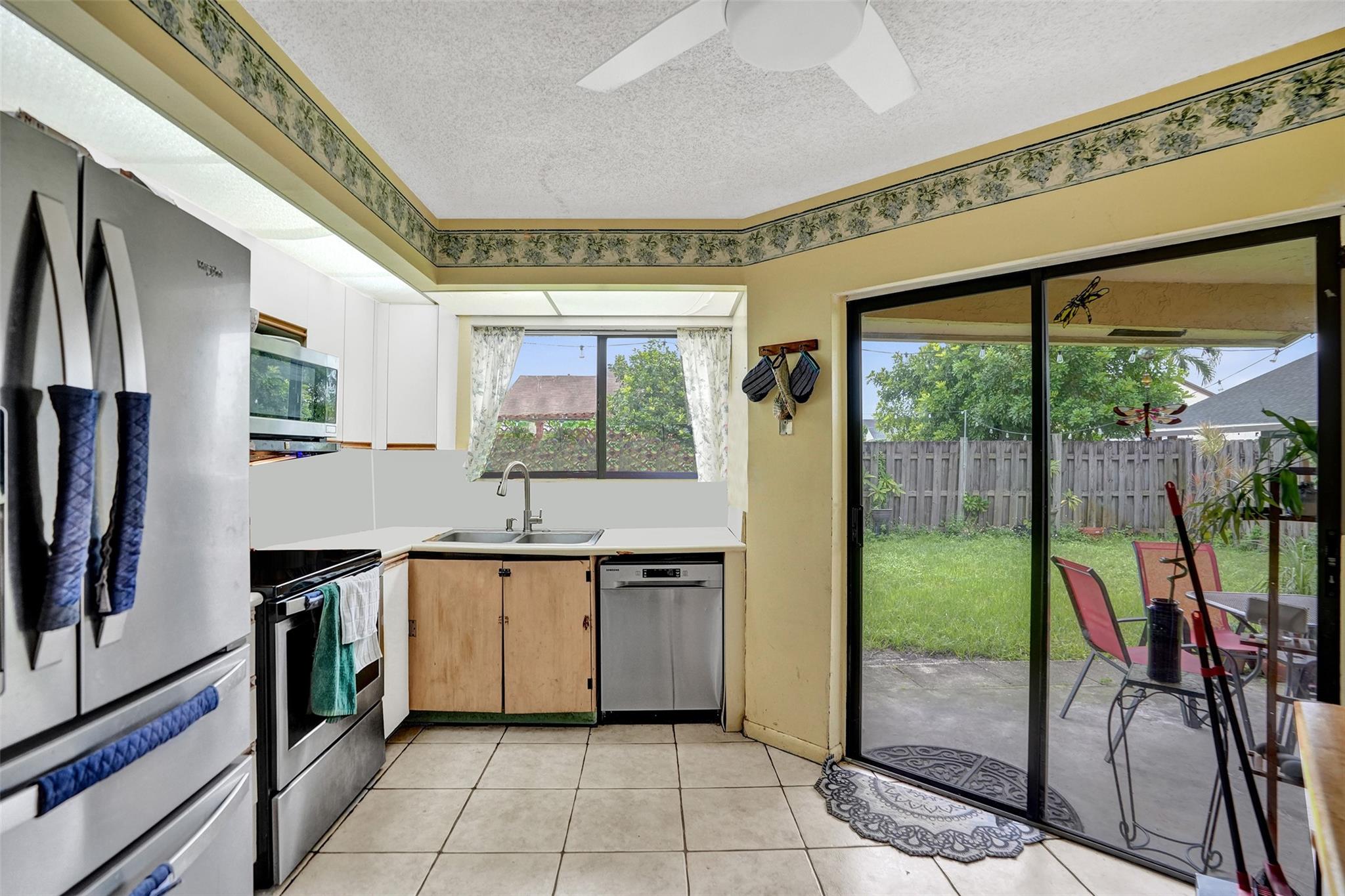 PEMBROKE LAKES SOUTH - Residential