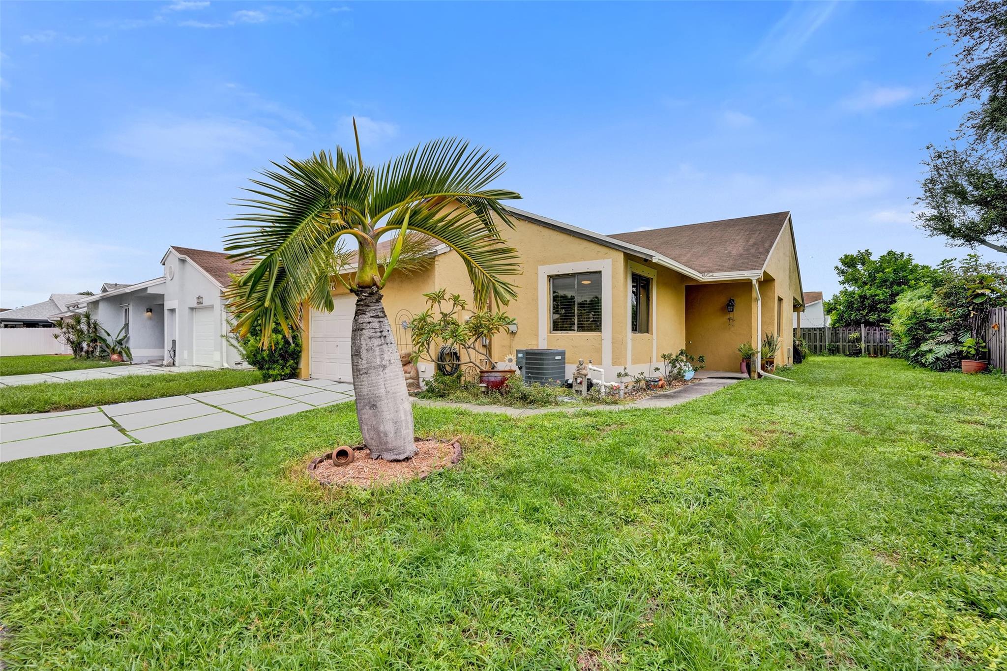 PEMBROKE LAKES SOUTH - Residential