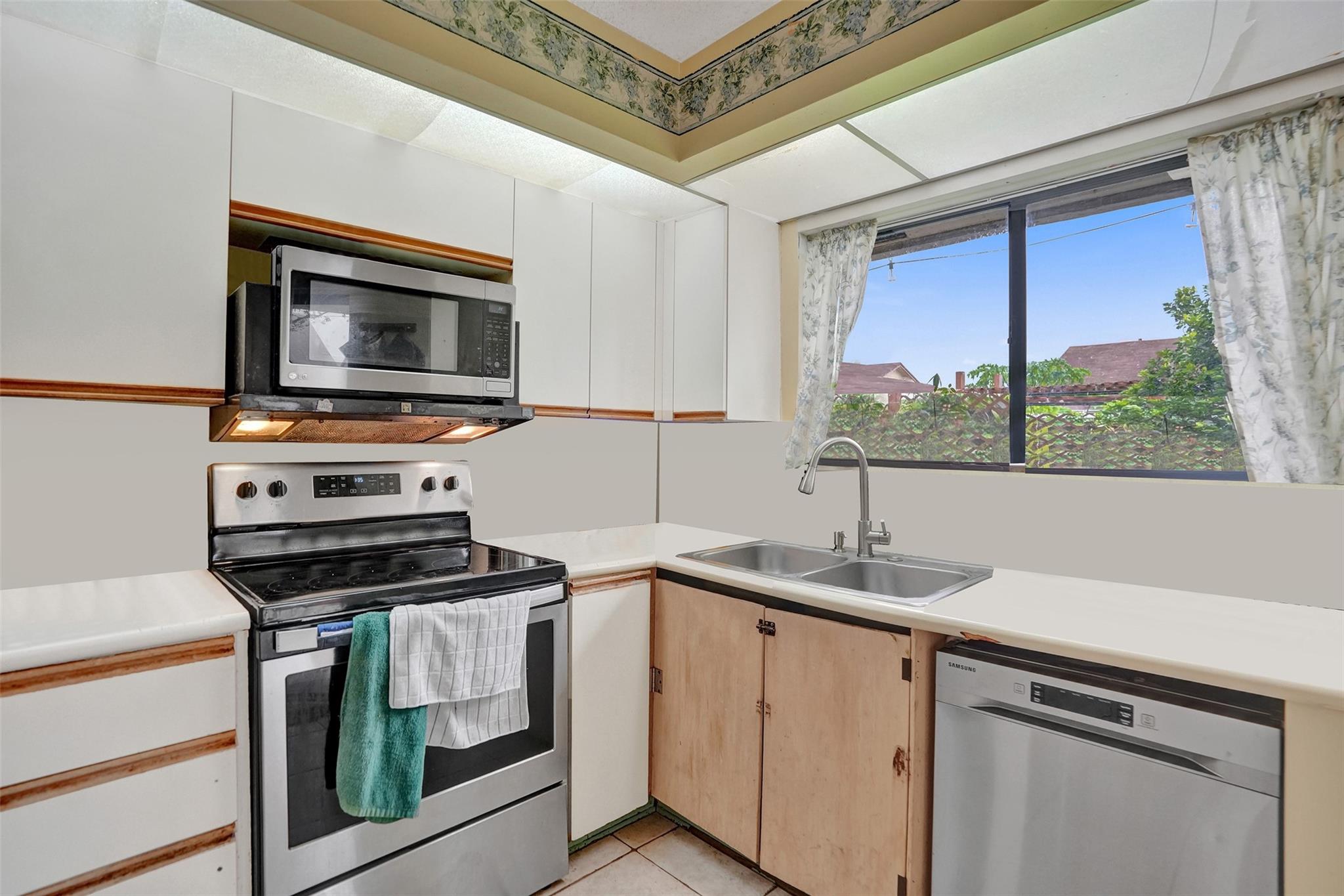PEMBROKE LAKES SOUTH - Residential