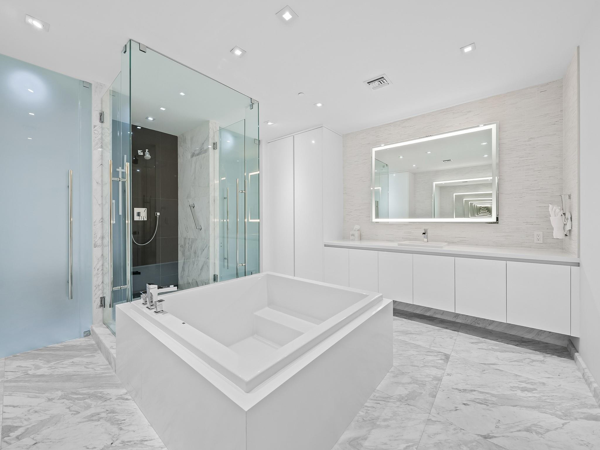 PARAMOUNT FT LAUDERDALE C - Residential