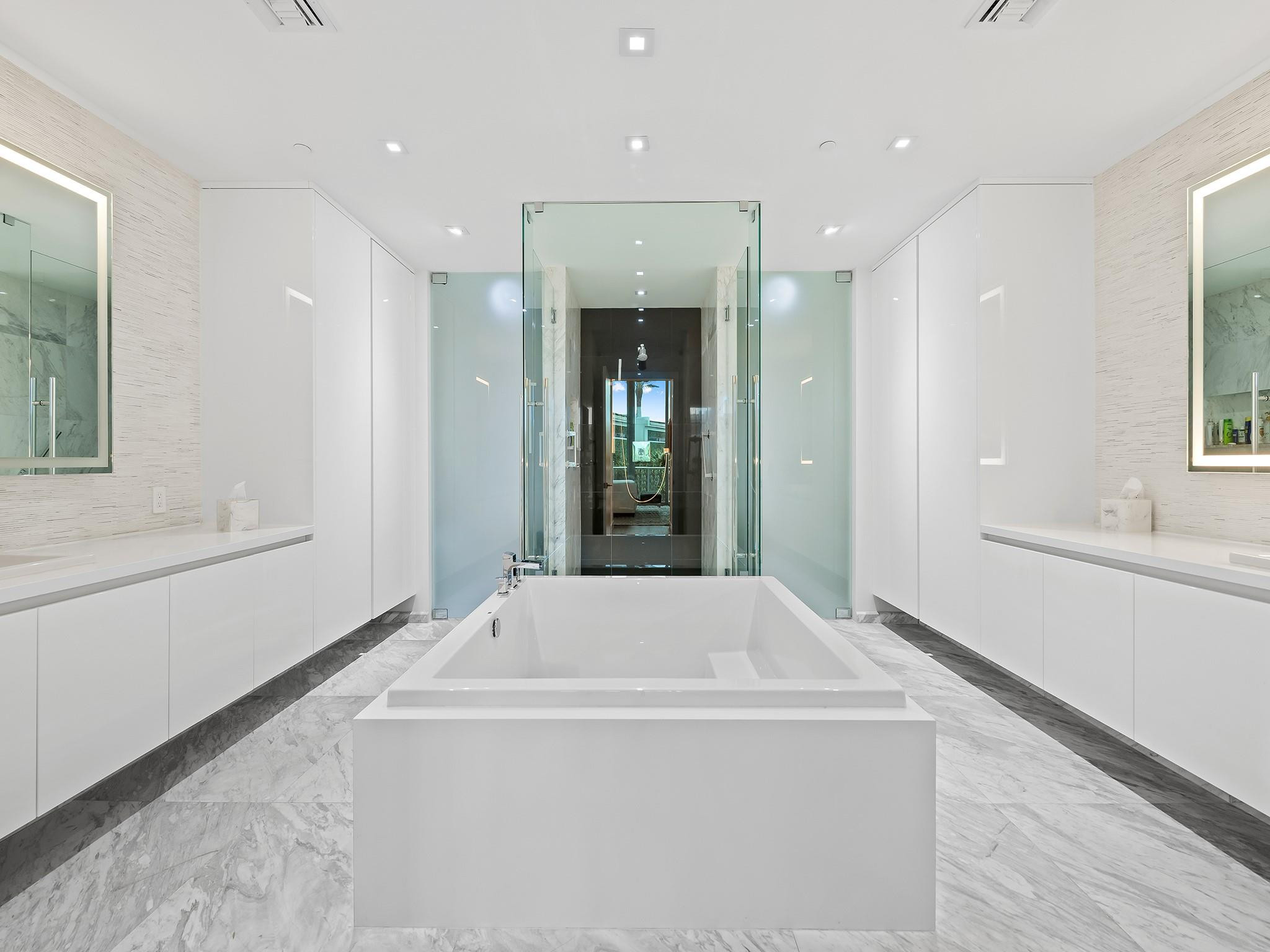 PARAMOUNT FT LAUDERDALE C - Residential