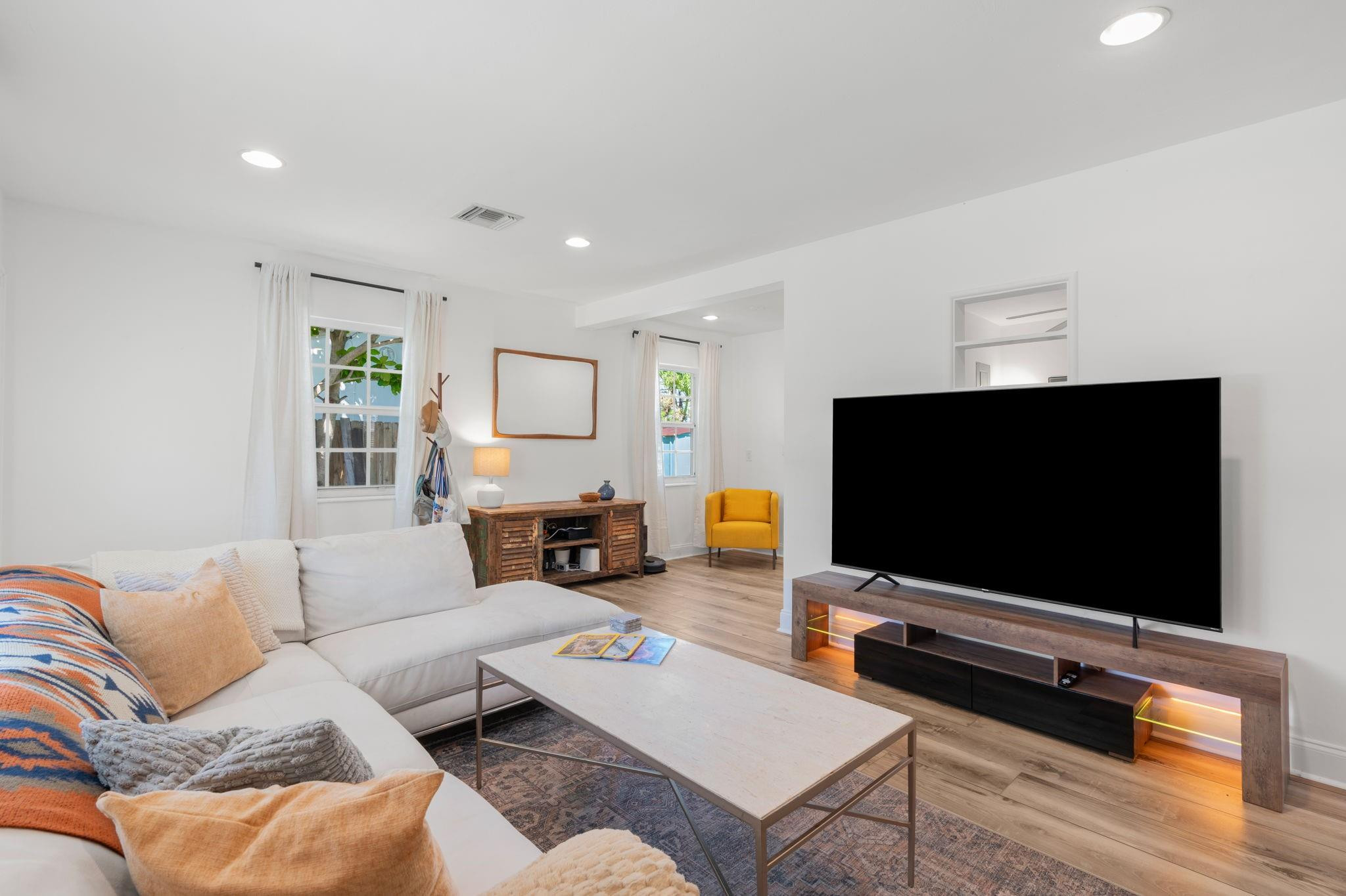 SOUTH MIDDLE RIVER - Residential