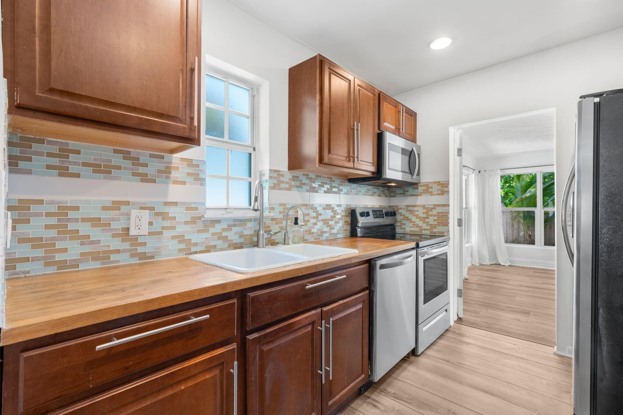 SOUTH MIDDLE RIVER - Residential