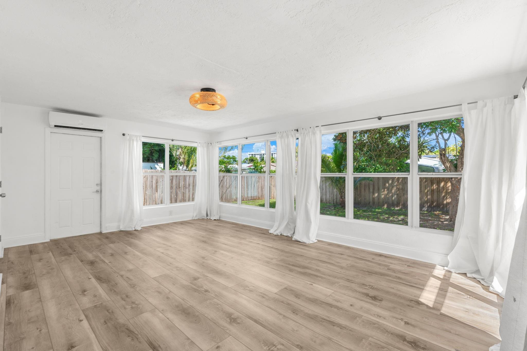 SOUTH MIDDLE RIVER - Residential