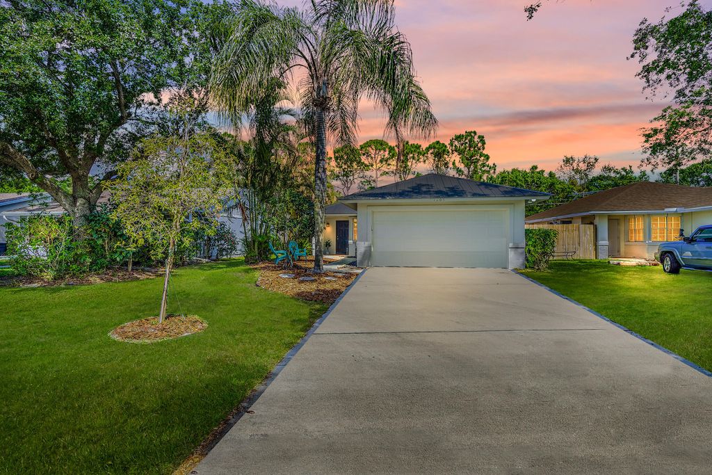 Photo of 1105 Cherokee Street, Jupiter, FL 33458 (MLS # R10785568)