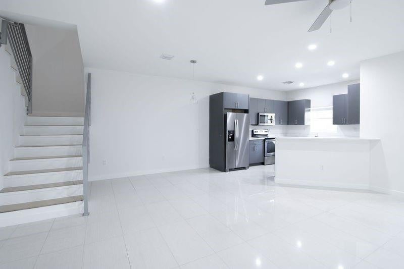 422 SE 16TH Street SE