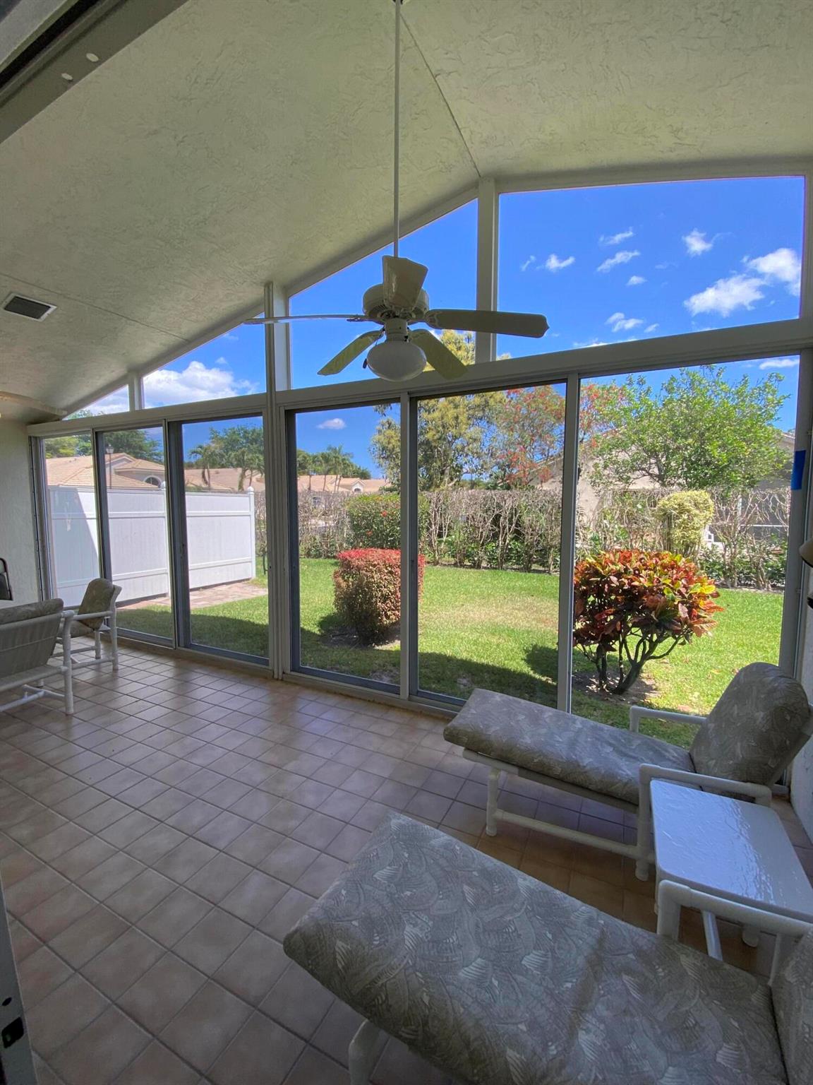 ROYAL LAKES - Residential