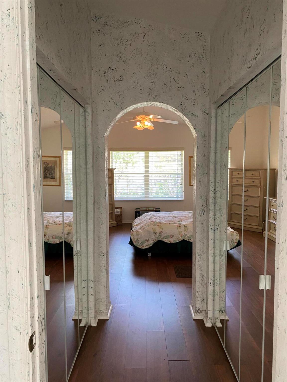 ROYAL LAKES - Residential