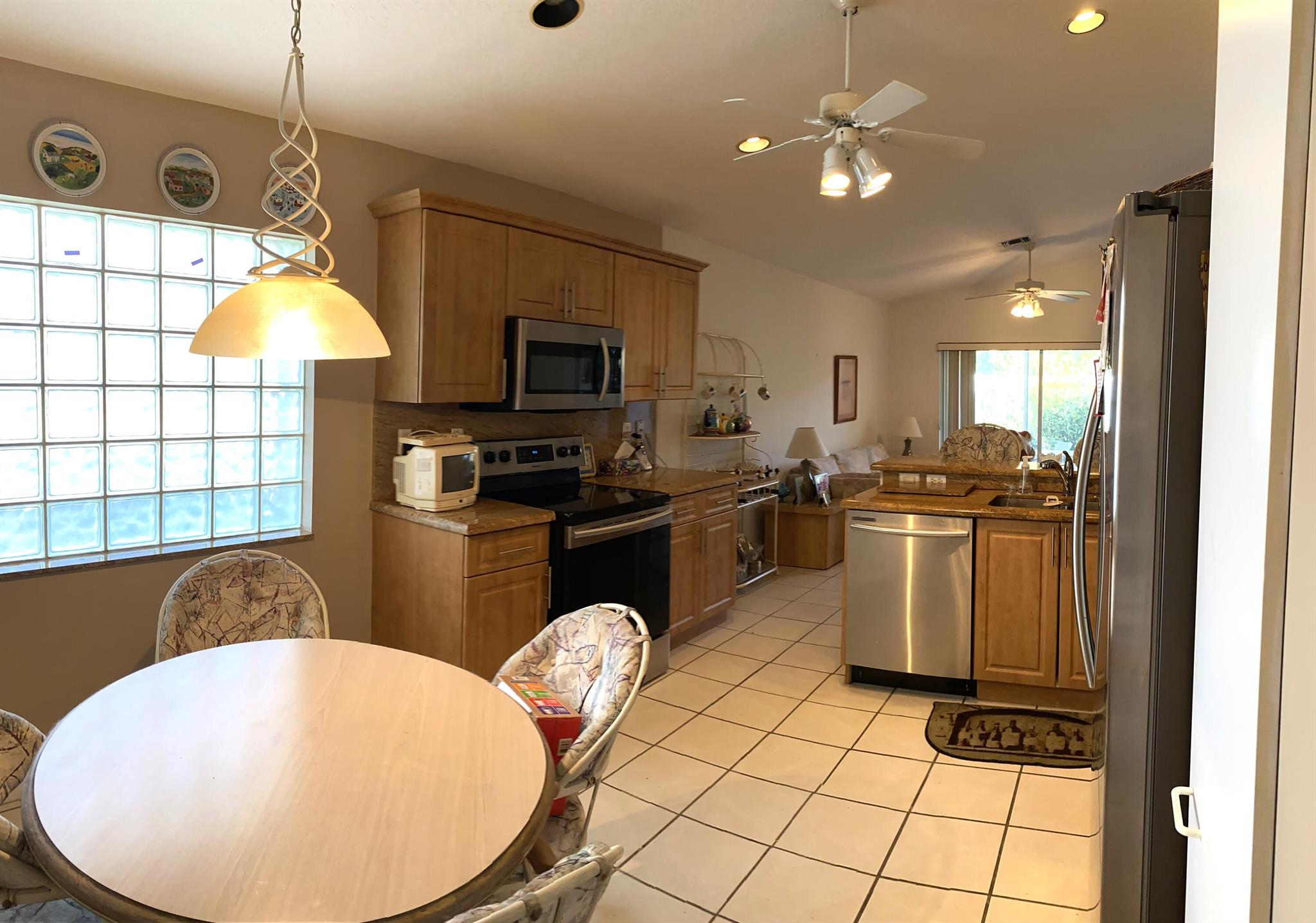 ROYAL LAKES - Residential