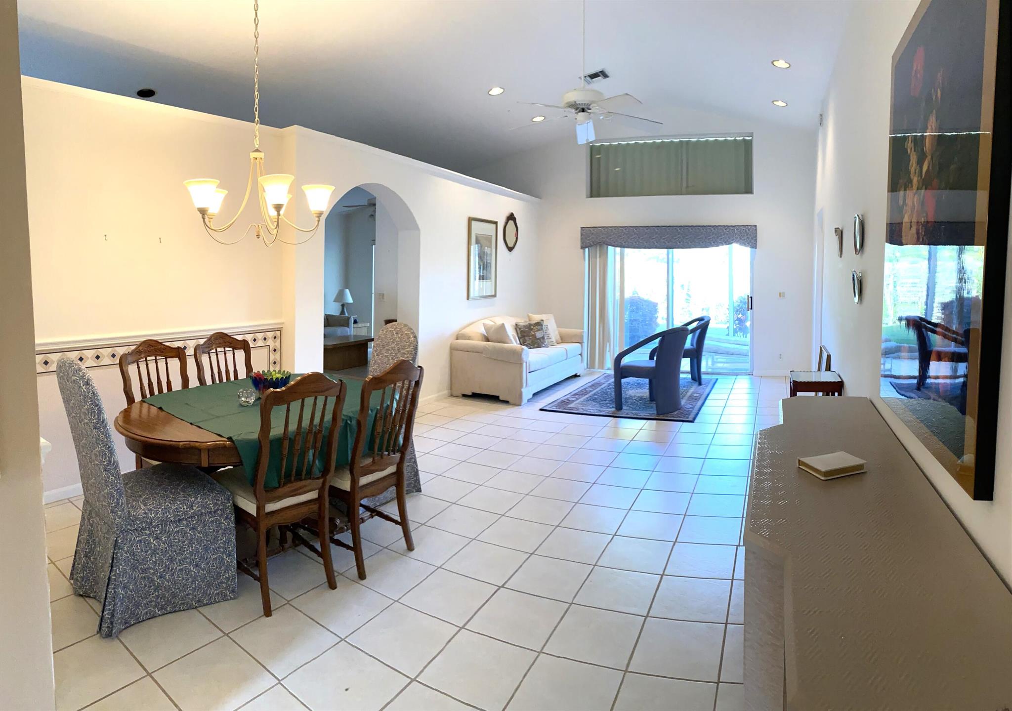 ROYAL LAKES - Residential