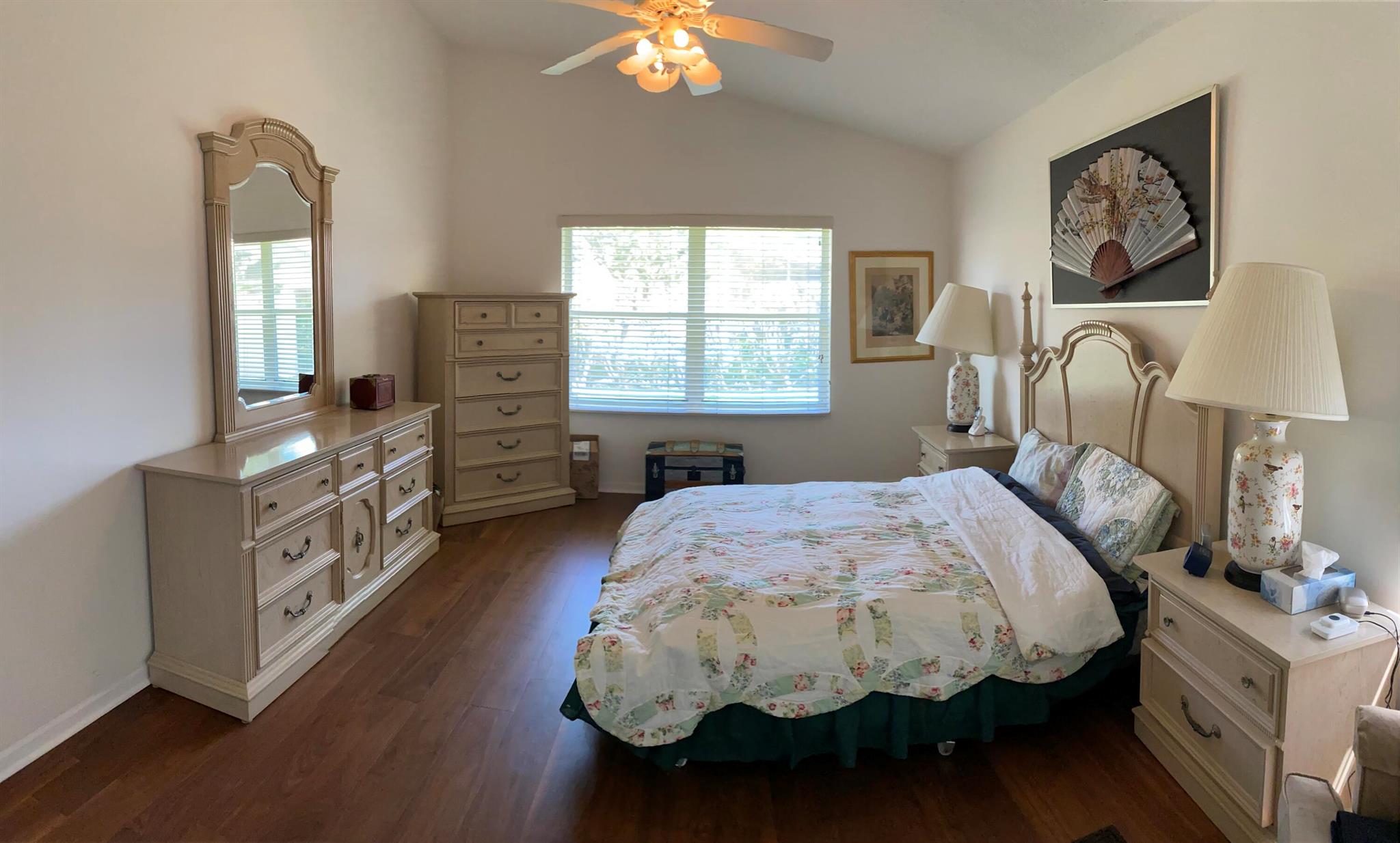 ROYAL LAKES - Residential