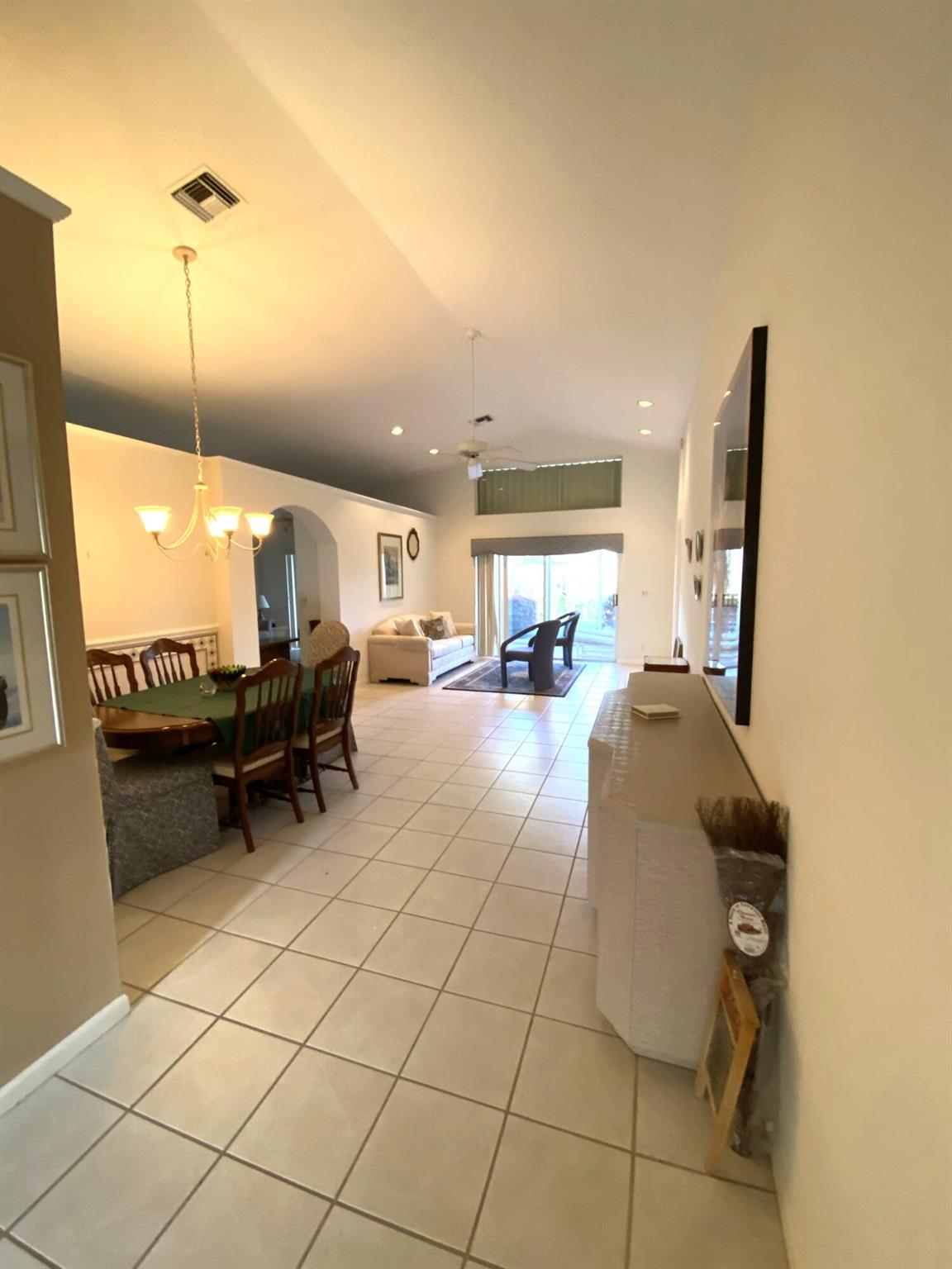 ROYAL LAKES - Residential