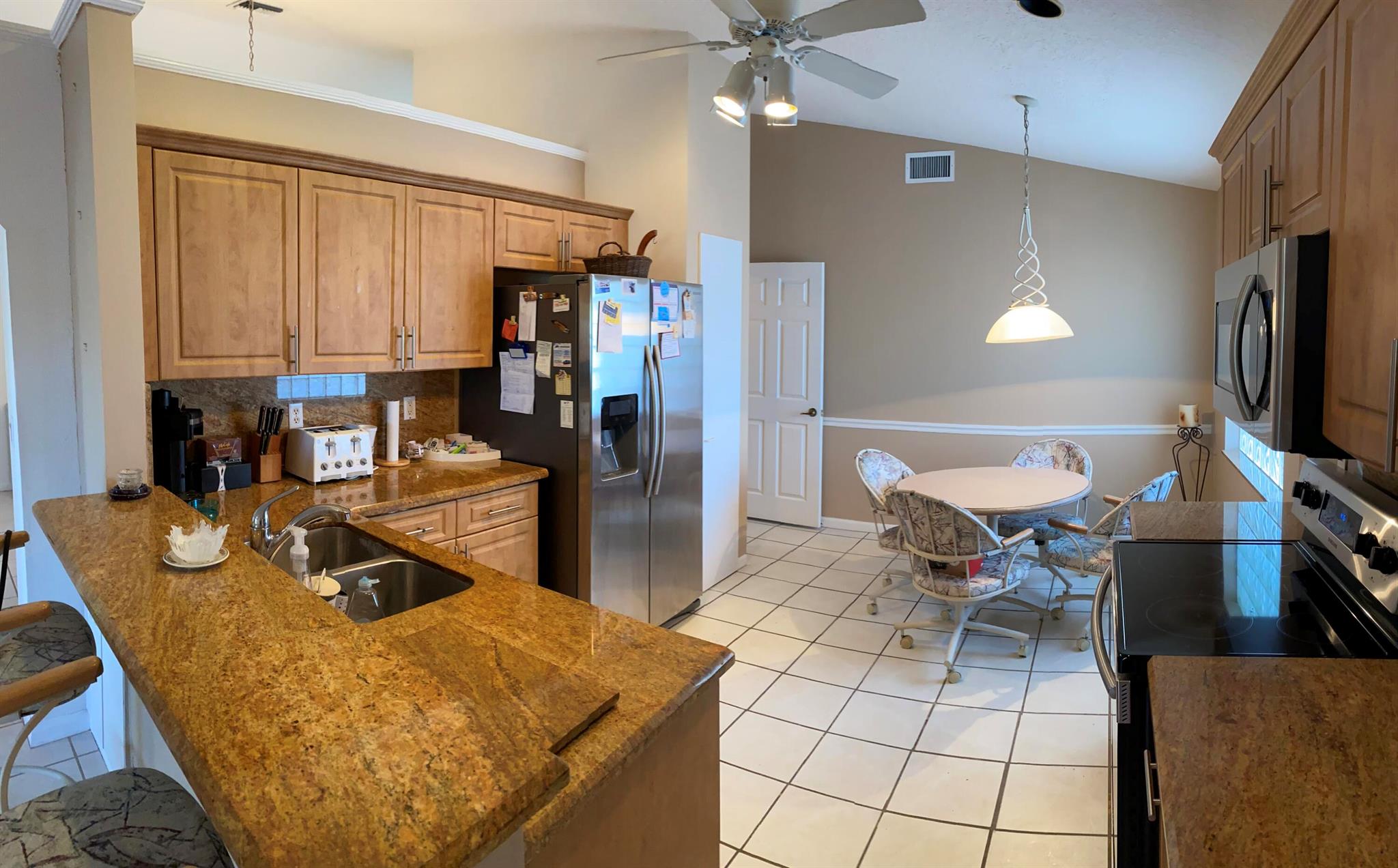 ROYAL LAKES - Residential