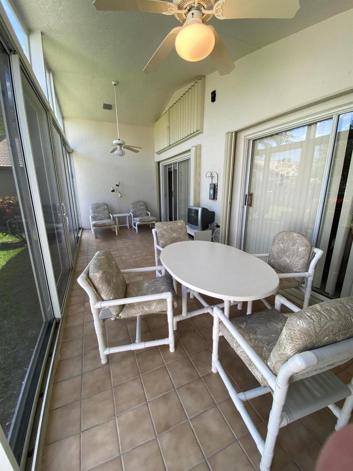 ROYAL LAKES - Residential