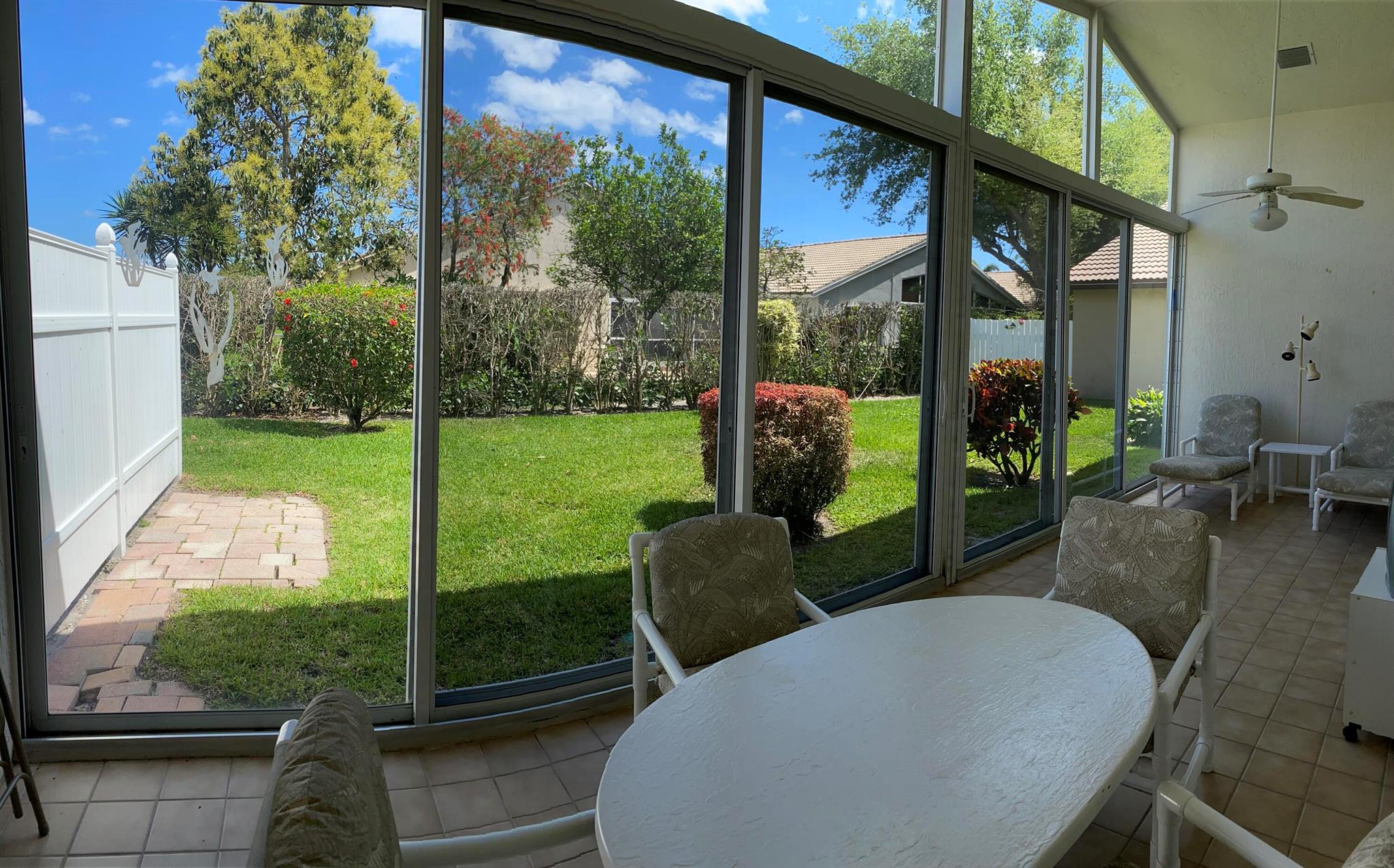 ROYAL LAKES - Residential