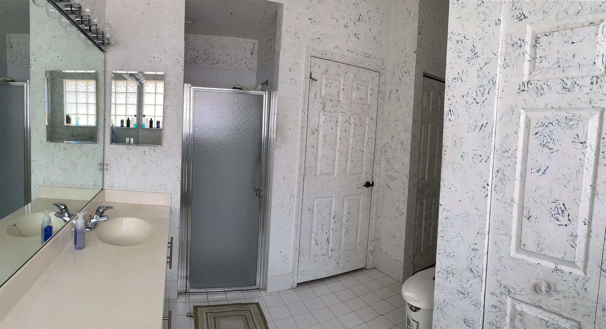 ROYAL LAKES - Residential