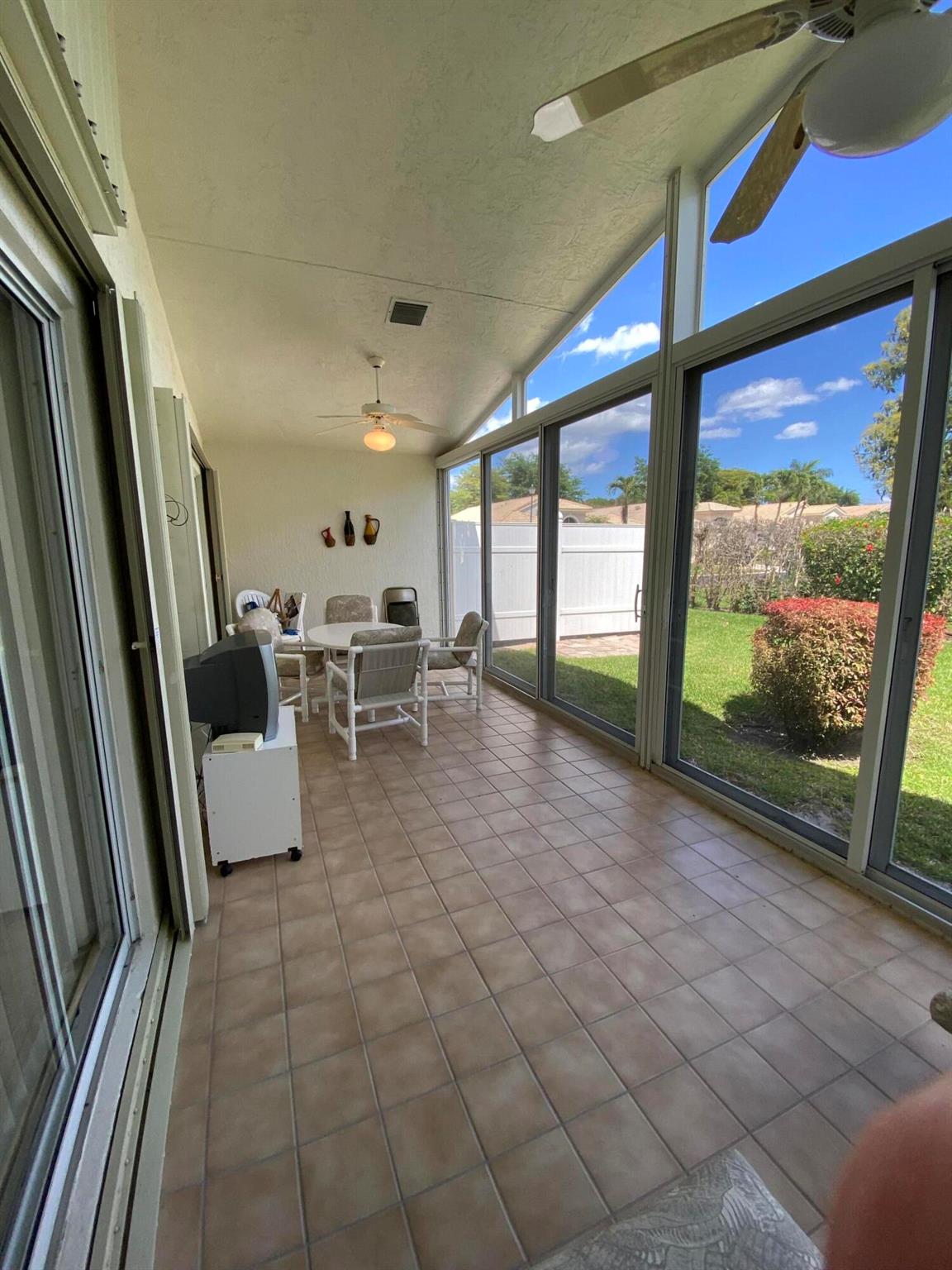 ROYAL LAKES - Residential