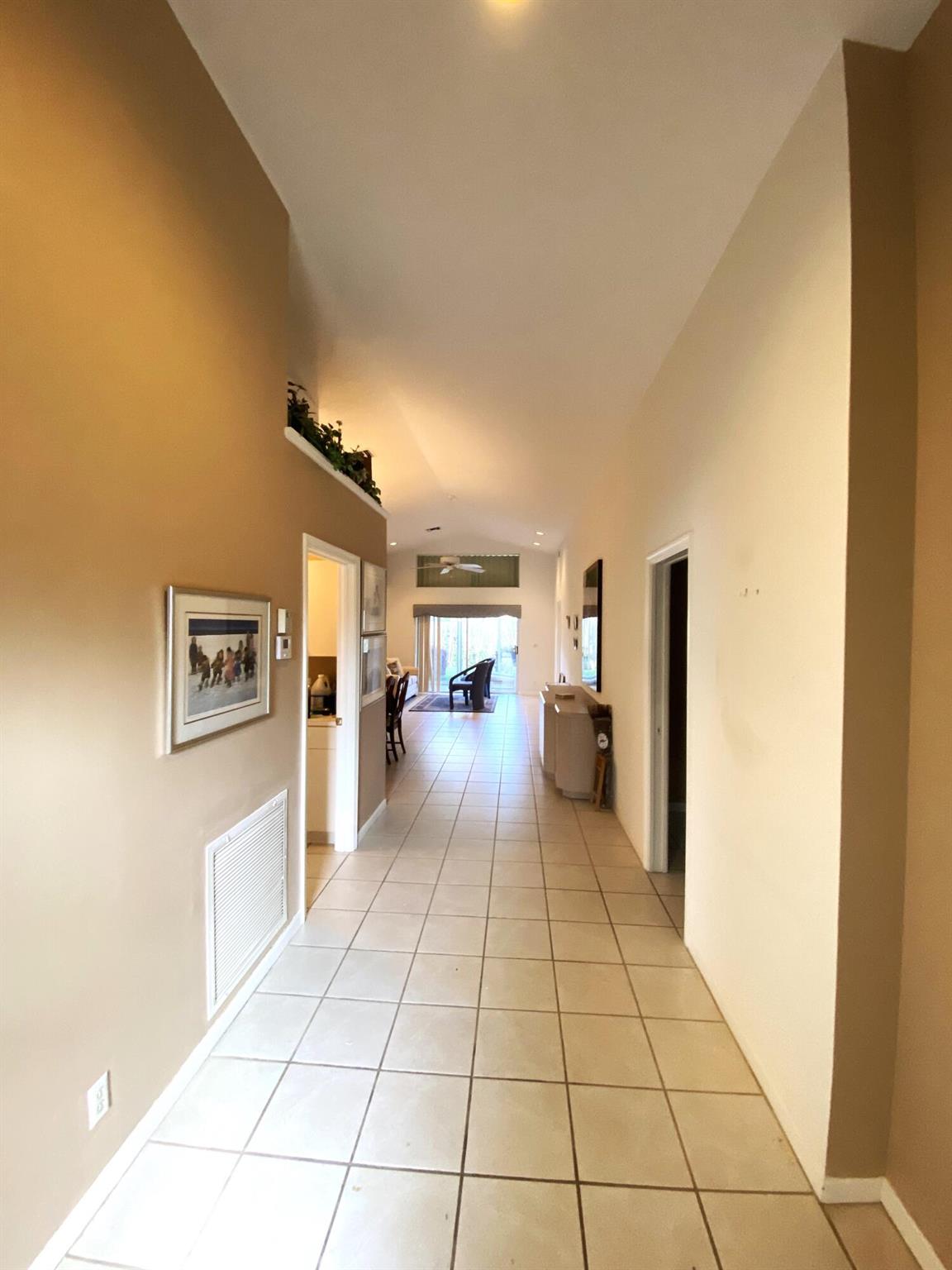 ROYAL LAKES - Residential