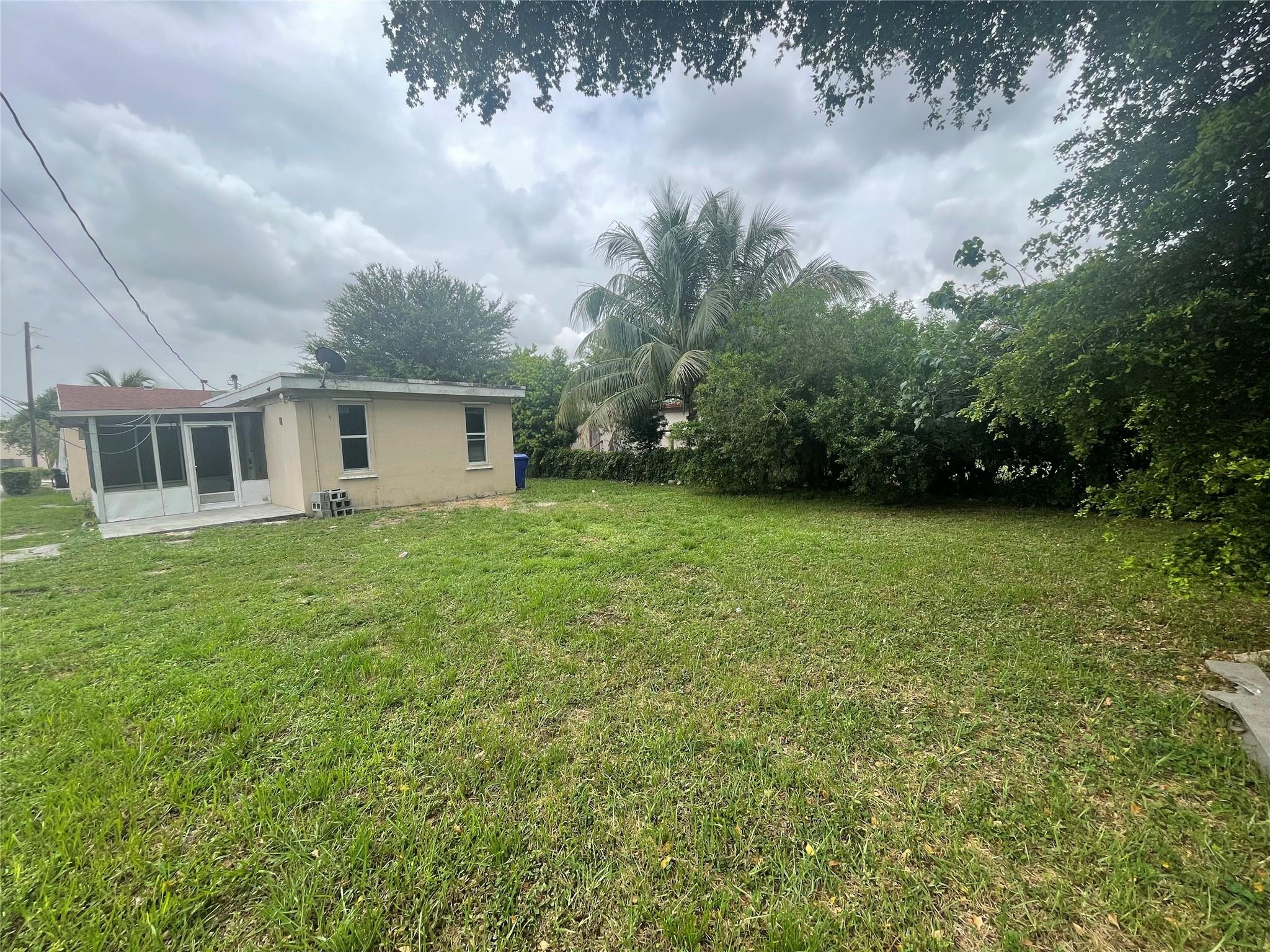 Spacious 1 bed 2 bath unit Features tile floors, big walk-in closet, outdoor patio area, shared washer / dryer, 2 assign parking spots and green huge backyard. Freshly paint and clean. Close to the beach, stores, main streets and roads. Water, garbage and gardening included in rent. Tenant occupied until August 31 20205- Please do not disturb the tenant.