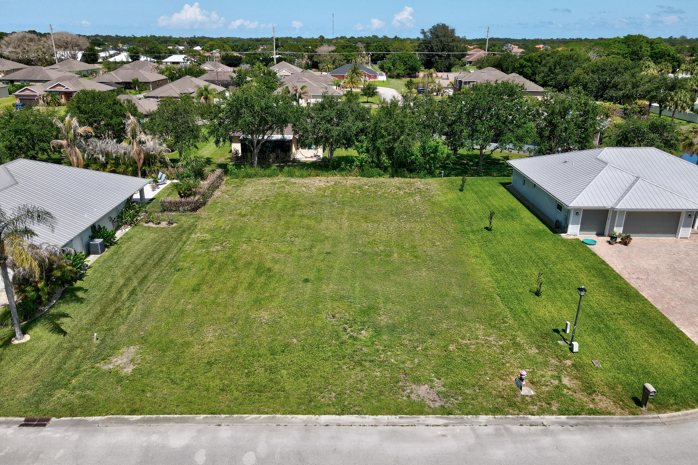 6370 Tropical Way - Photo 3