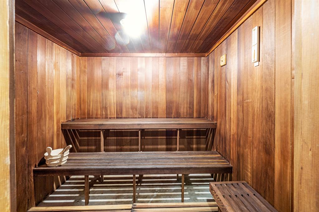 REEF CONDO - Residential