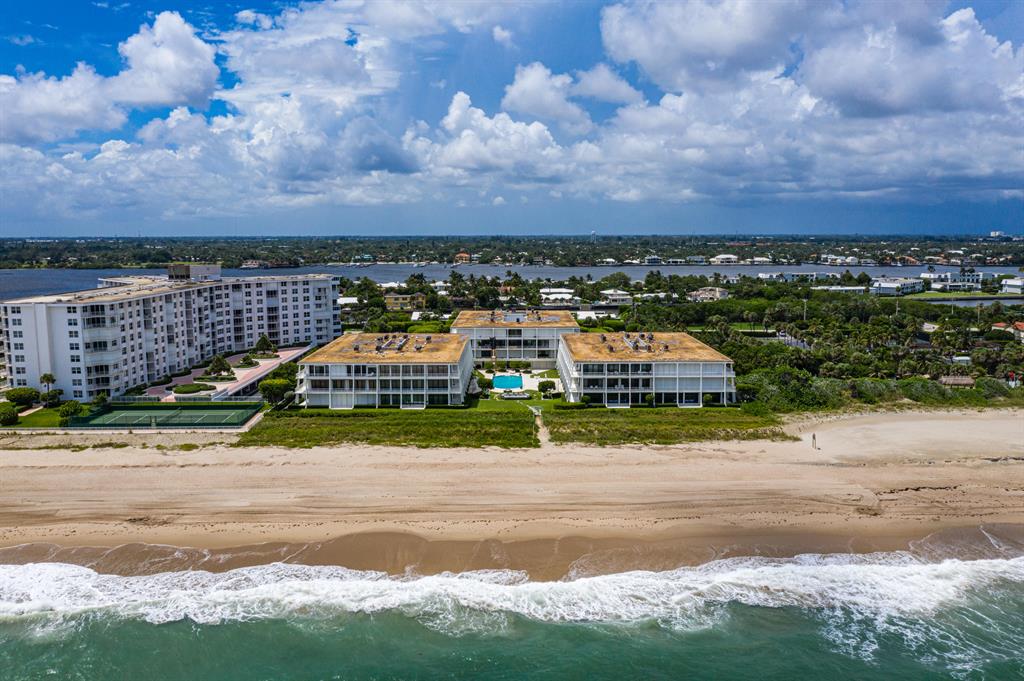 REEF CONDO - Residential