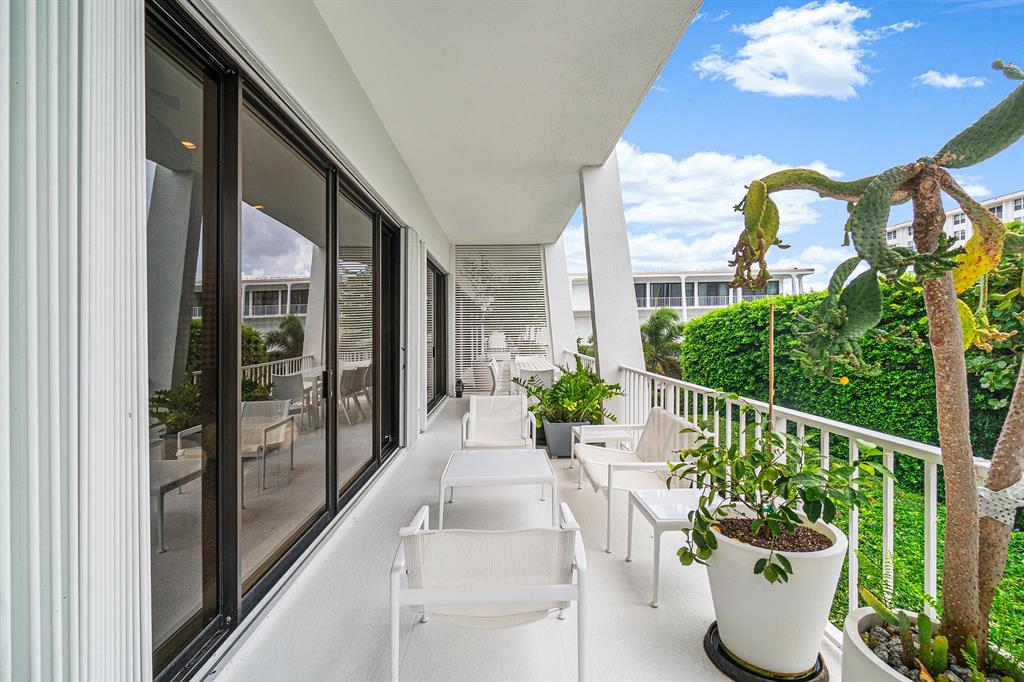 REEF CONDO - Residential