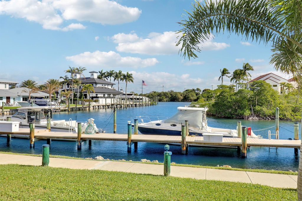 Photo of 2319 Treasure Isle 50 Drive #50, Palm Beach Gardens, FL 33410 (MLS # R11108295)