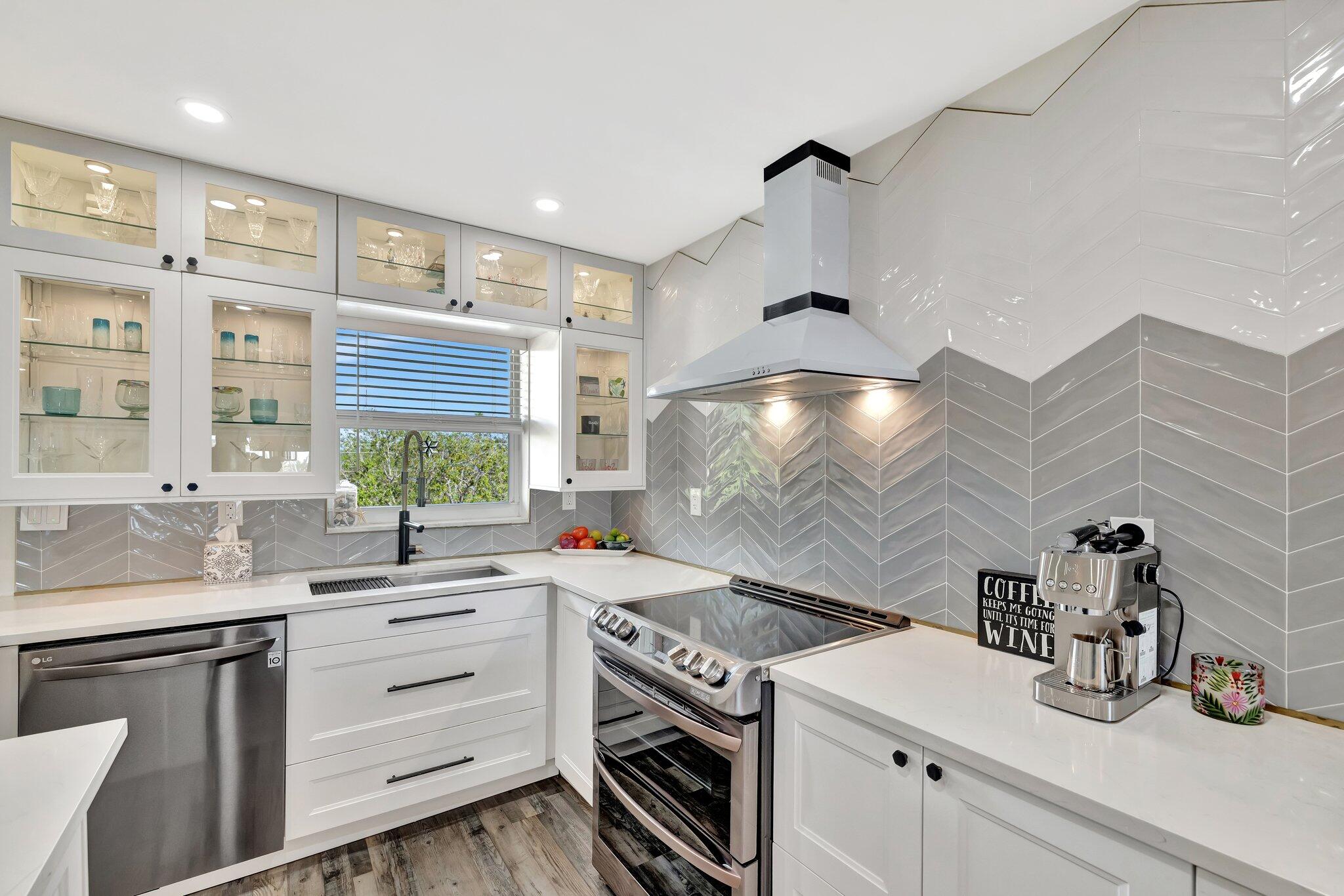 1332 Bayview Drive 402