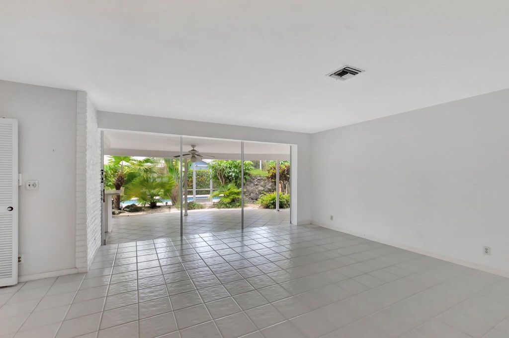 Photo of 901 SW 4th Street, Boca Raton, FL 33486 (MLS # R11008450)