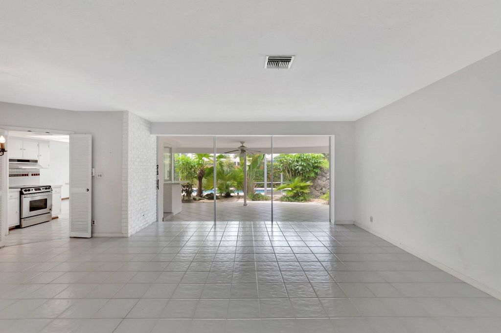 Photo of 901 SW 4th Street, Boca Raton, FL 33486 (MLS # R11008450)