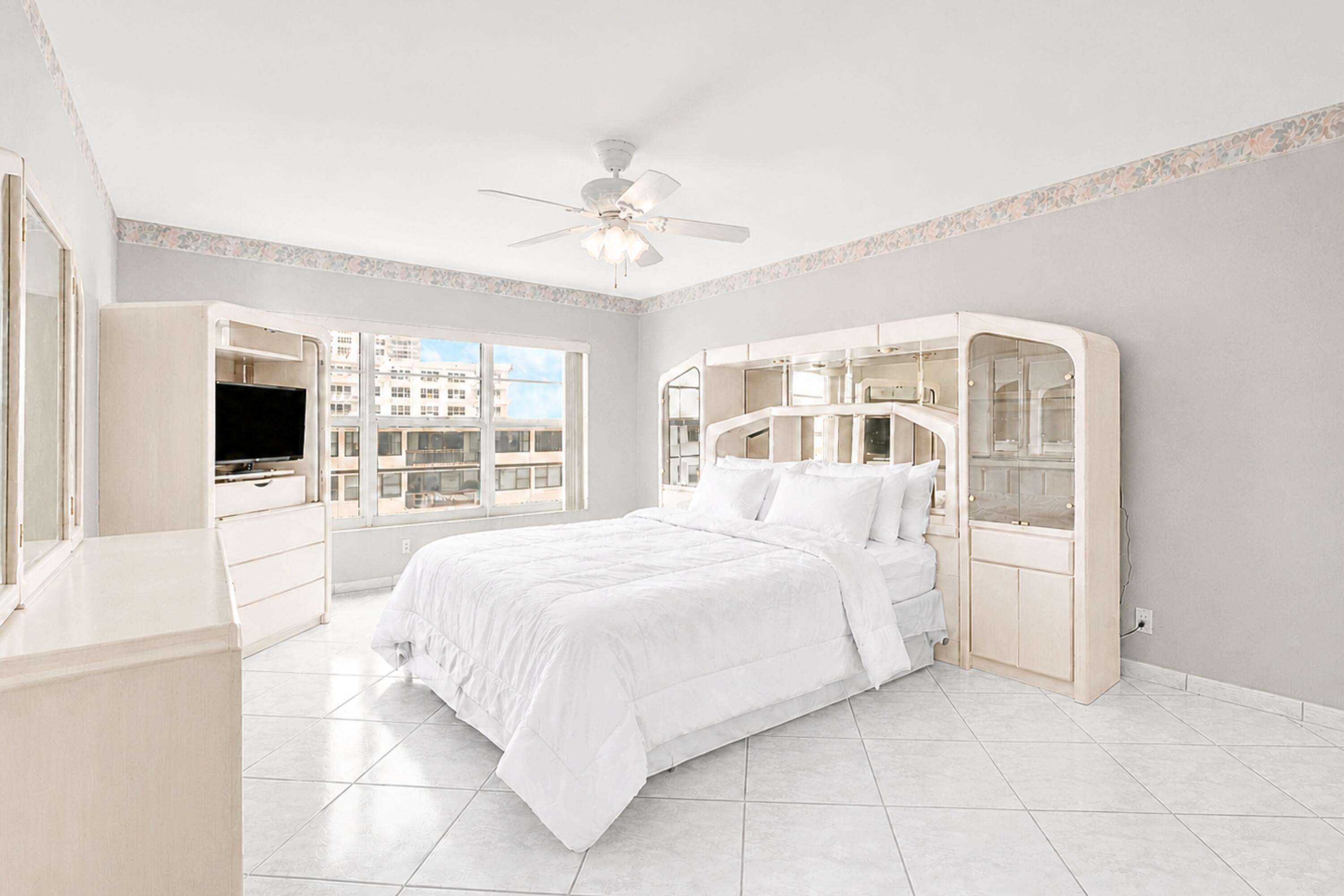 REGENCY TOWER SOUTH CONDO - Residential