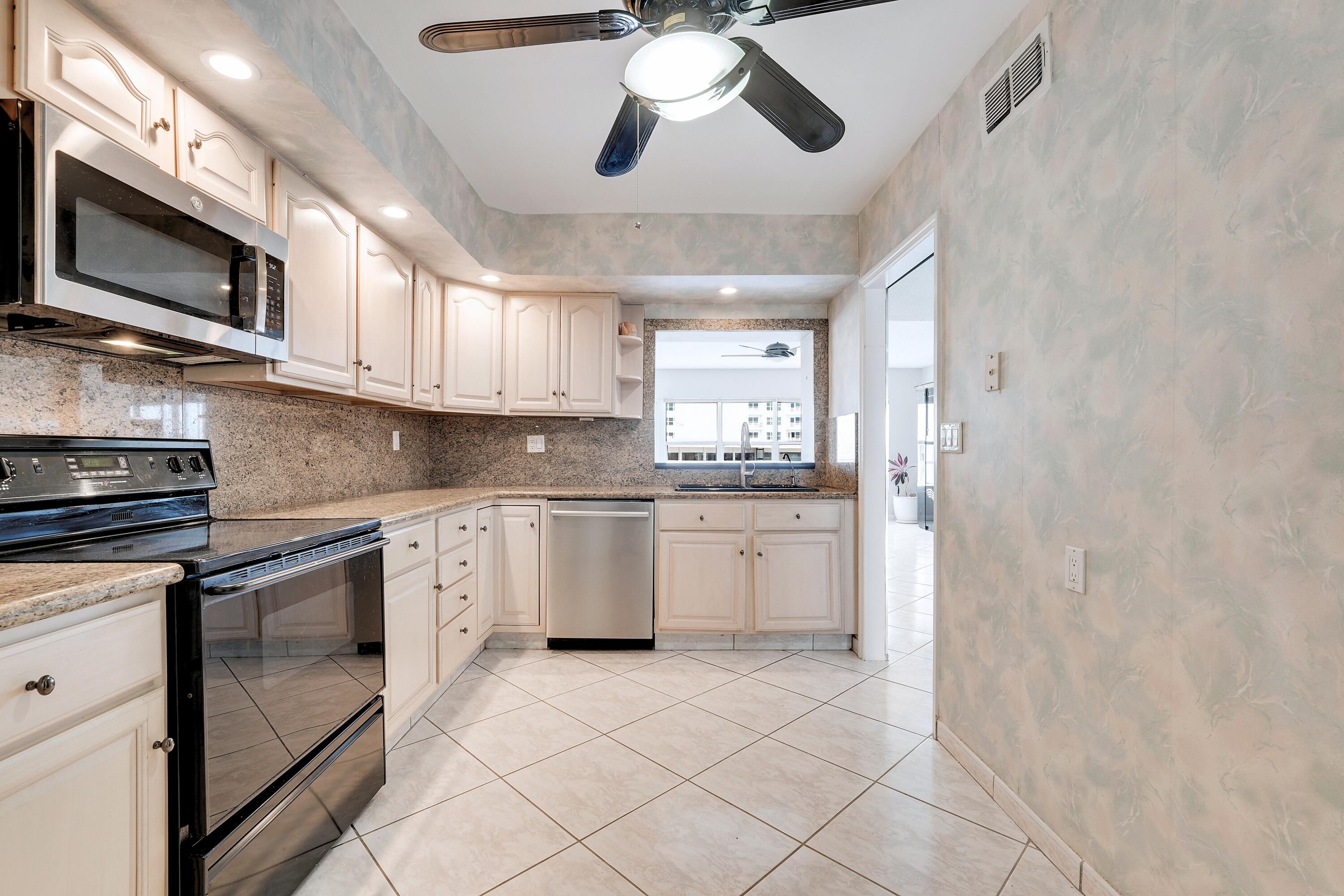 REGENCY TOWER SOUTH CONDO - Residential
