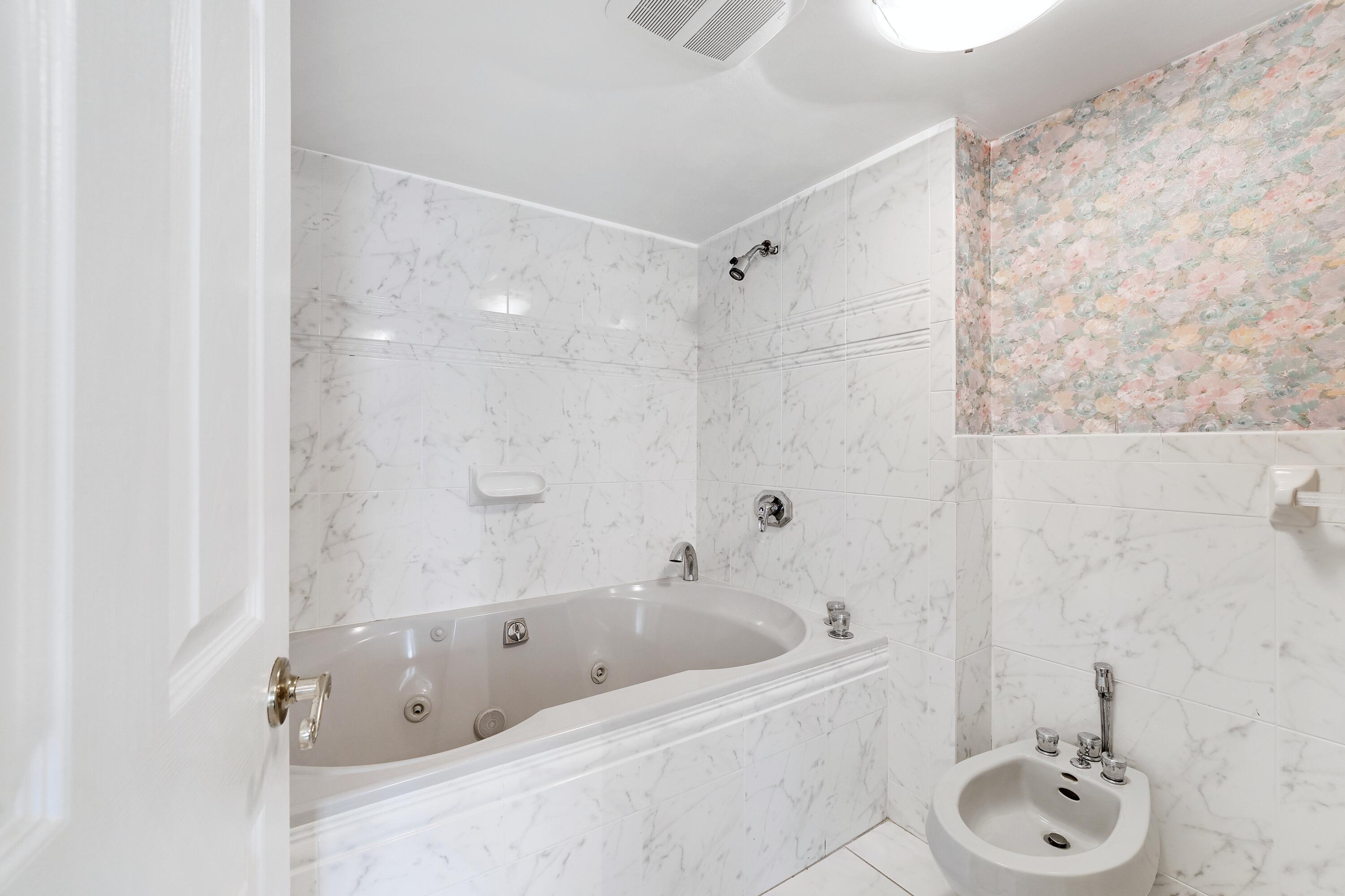 REGENCY TOWER SOUTH CONDO - Residential
