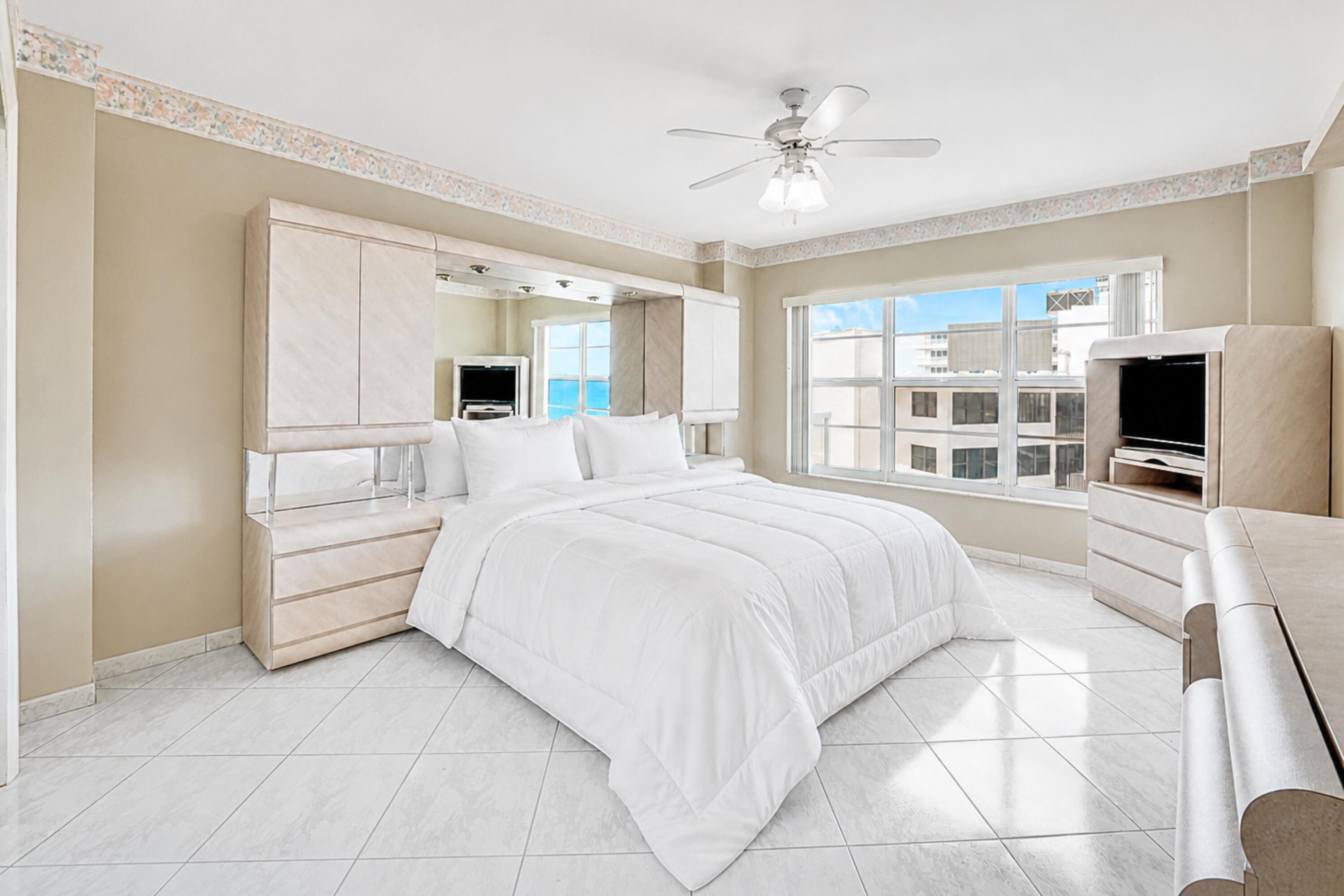 REGENCY TOWER SOUTH CONDO - Residential