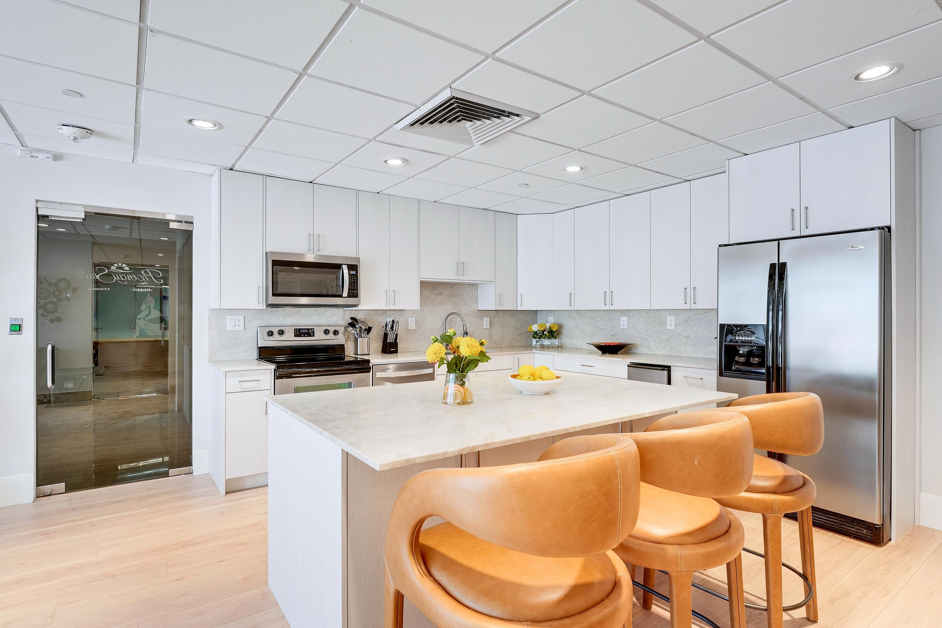 REGENCY TOWER SOUTH CONDO - Residential