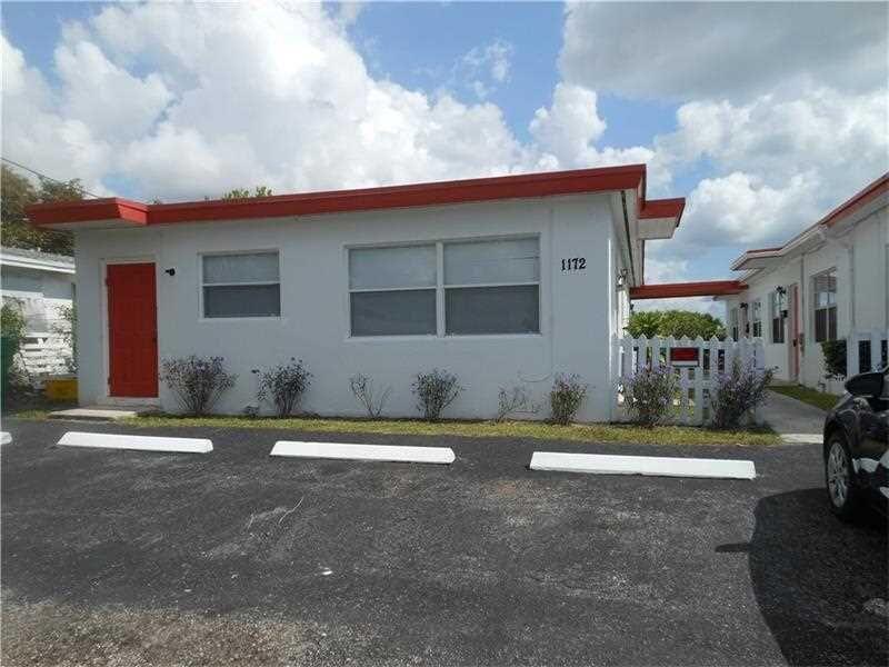 Fantastic fourplex available in Riviera Beach. Nice units with solid tenants in place. Located on a quiet street. Close to shopping/dining and minutes to the beach and 95.