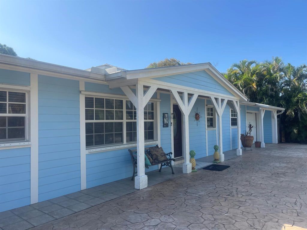 Photo of 26 SW Cabana Point Circle, Stuart, FL 34994 (MLS # R10960348)