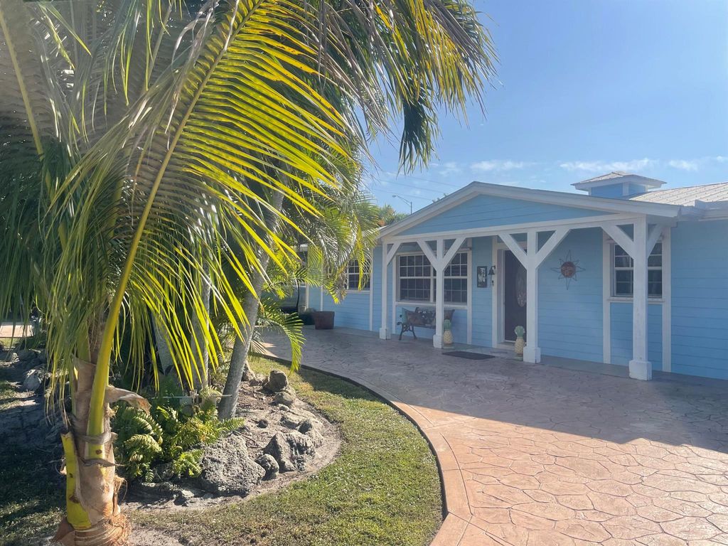 Photo of 26 SW Cabana Point Circle, Stuart, FL 34994 (MLS # R10960348)