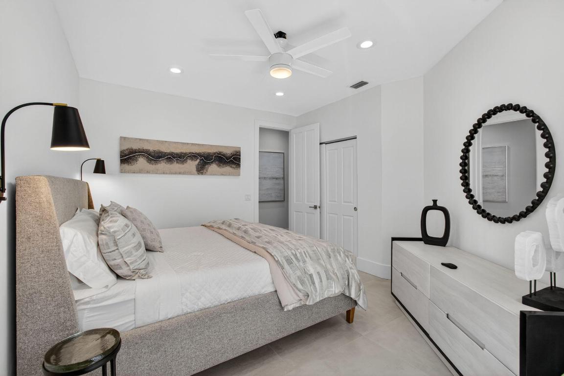 LAUREL POINTE - Residential