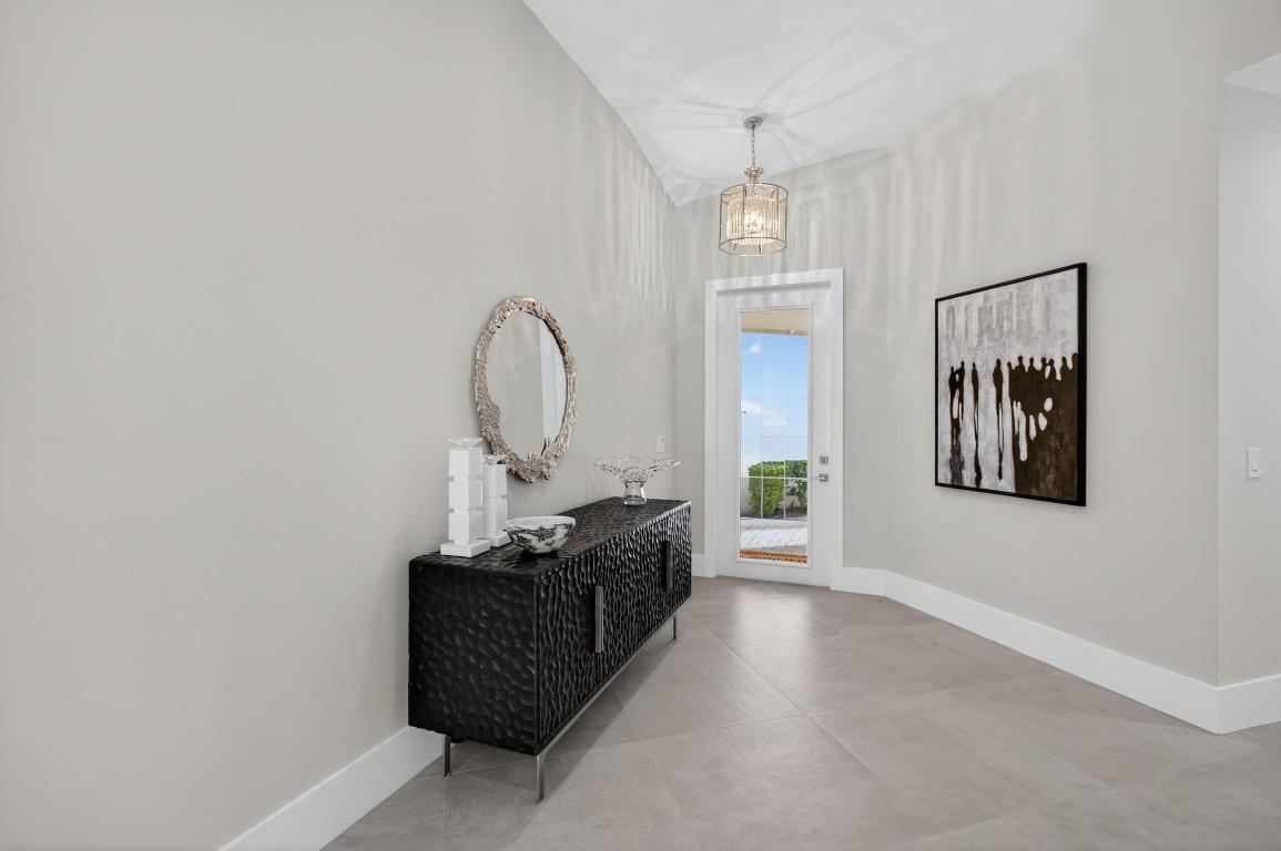 LAUREL POINTE - Residential