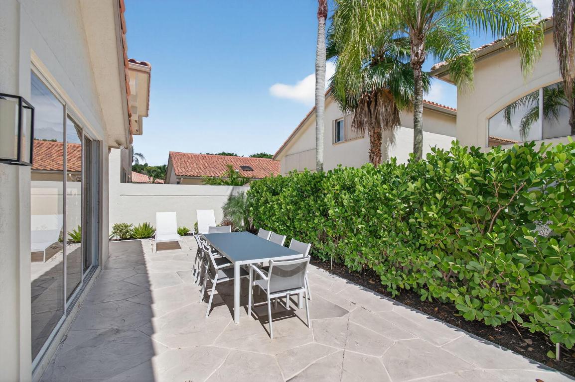 LAUREL POINTE - Residential