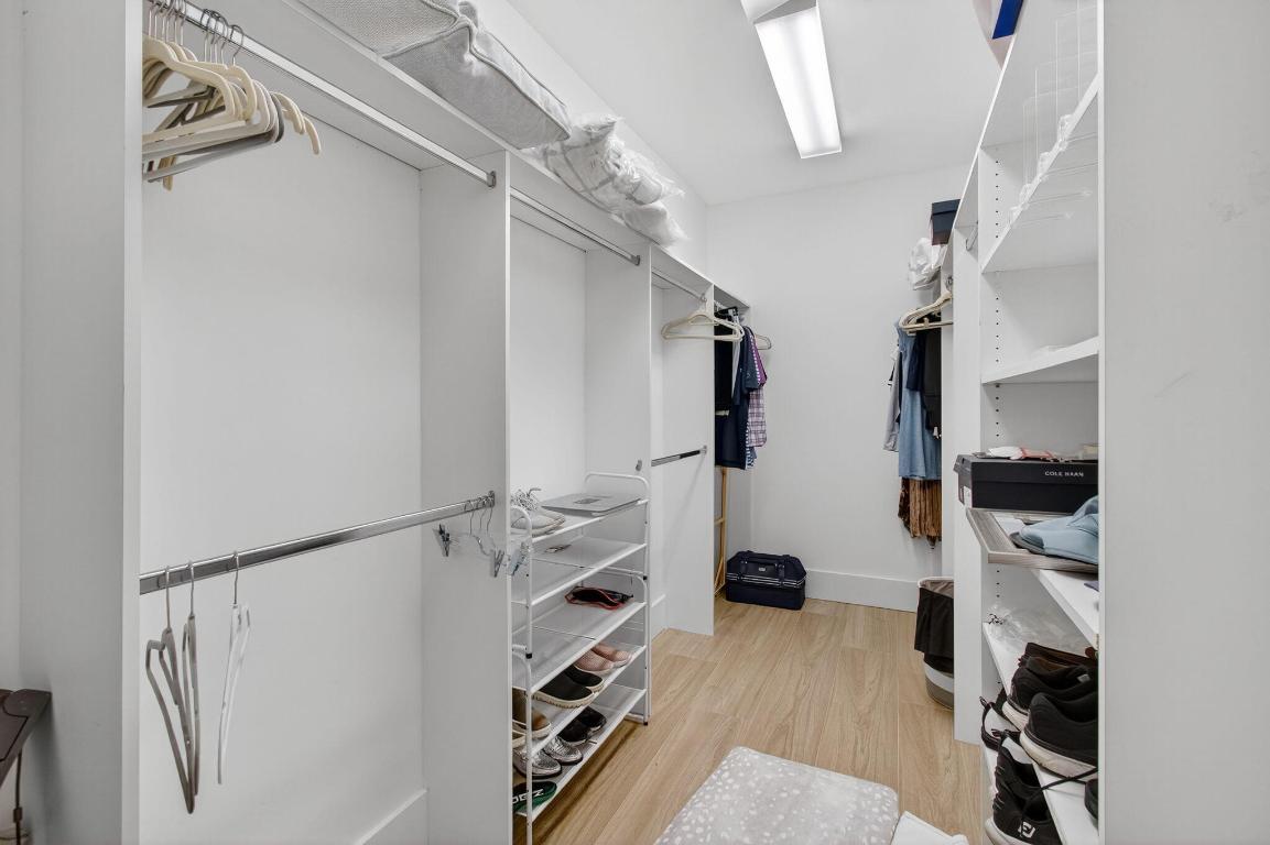 LAUREL POINTE - Residential