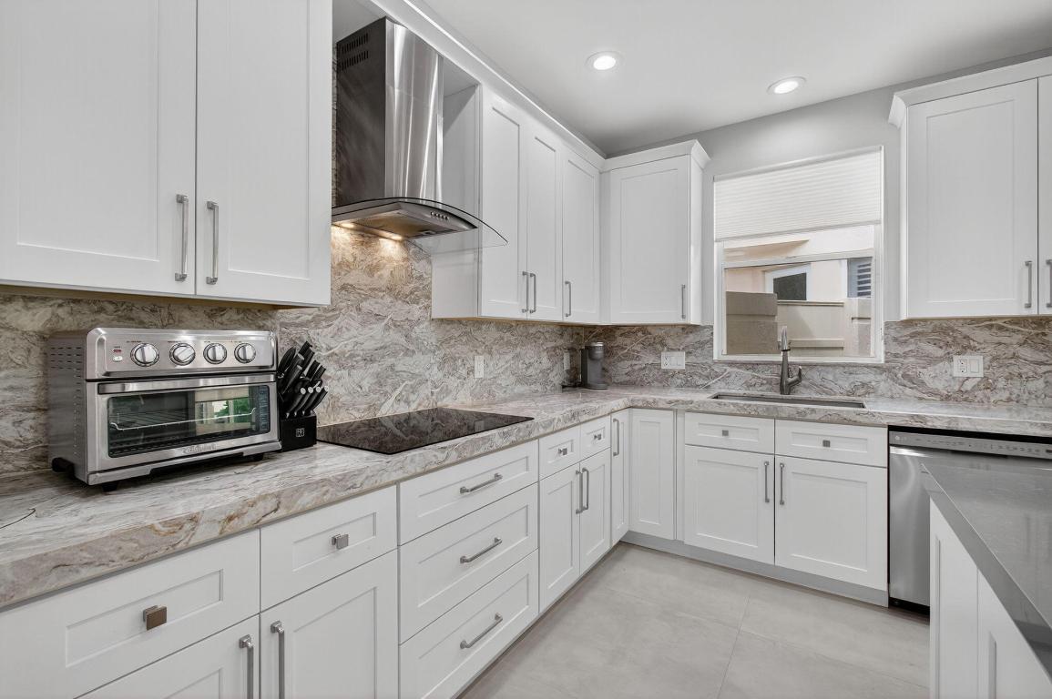 LAUREL POINTE - Residential