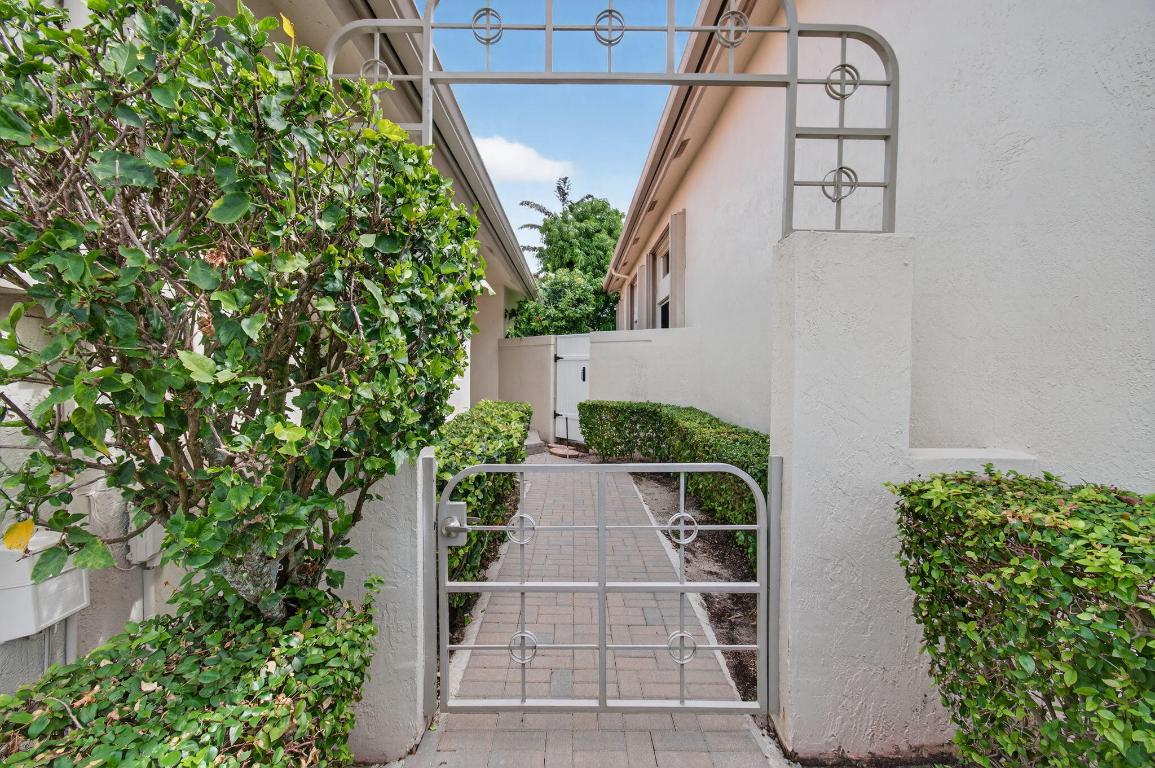 LAUREL POINTE - Residential