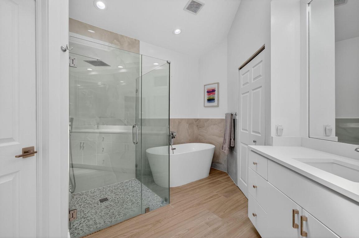 LAUREL POINTE - Residential