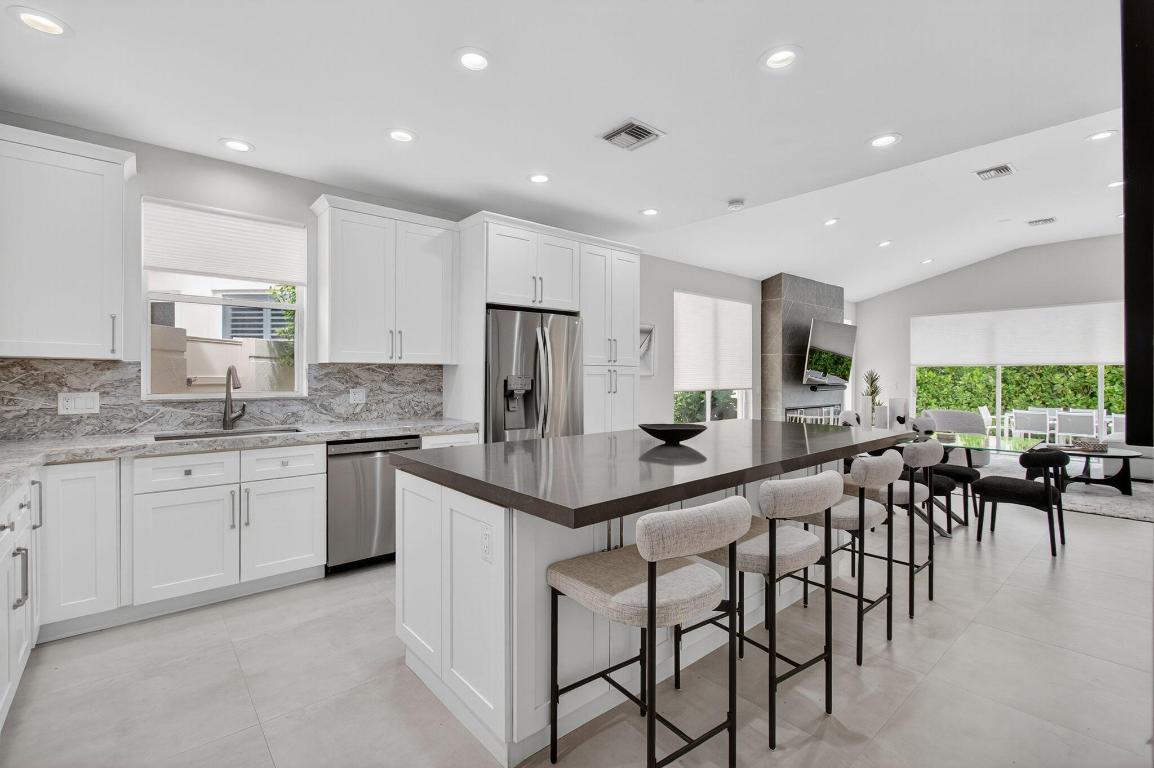 LAUREL POINTE - Residential