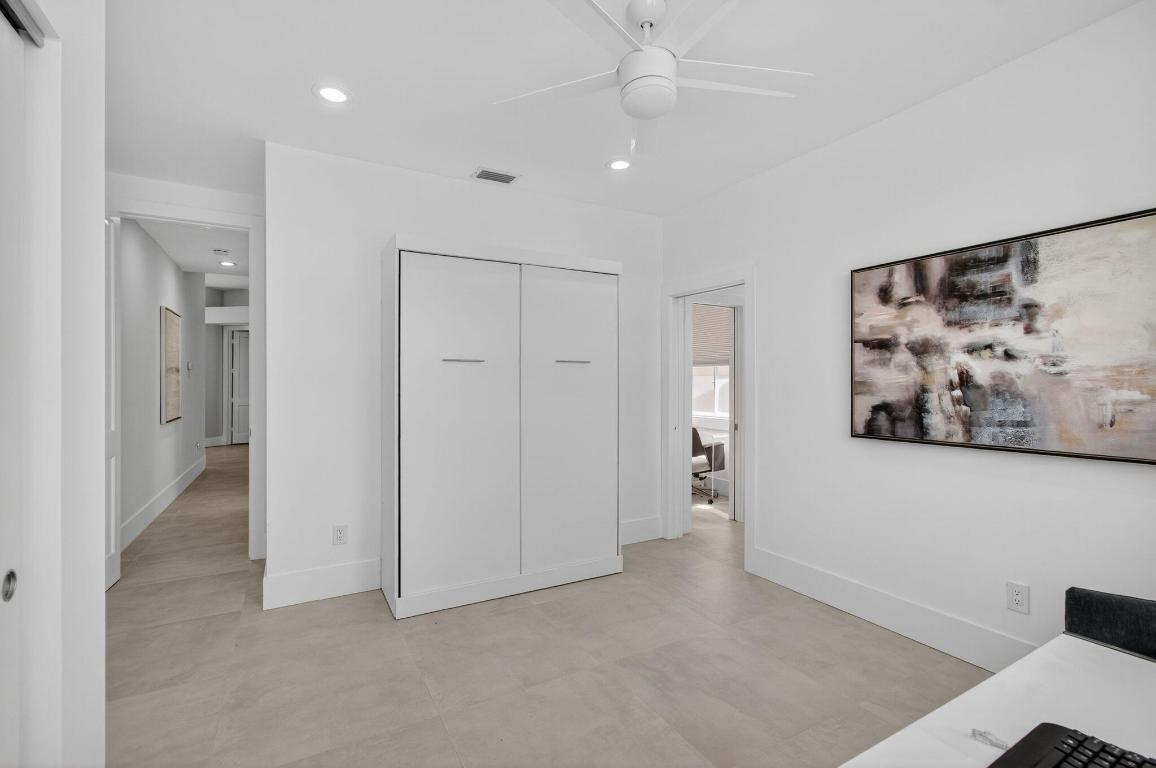 LAUREL POINTE - Residential