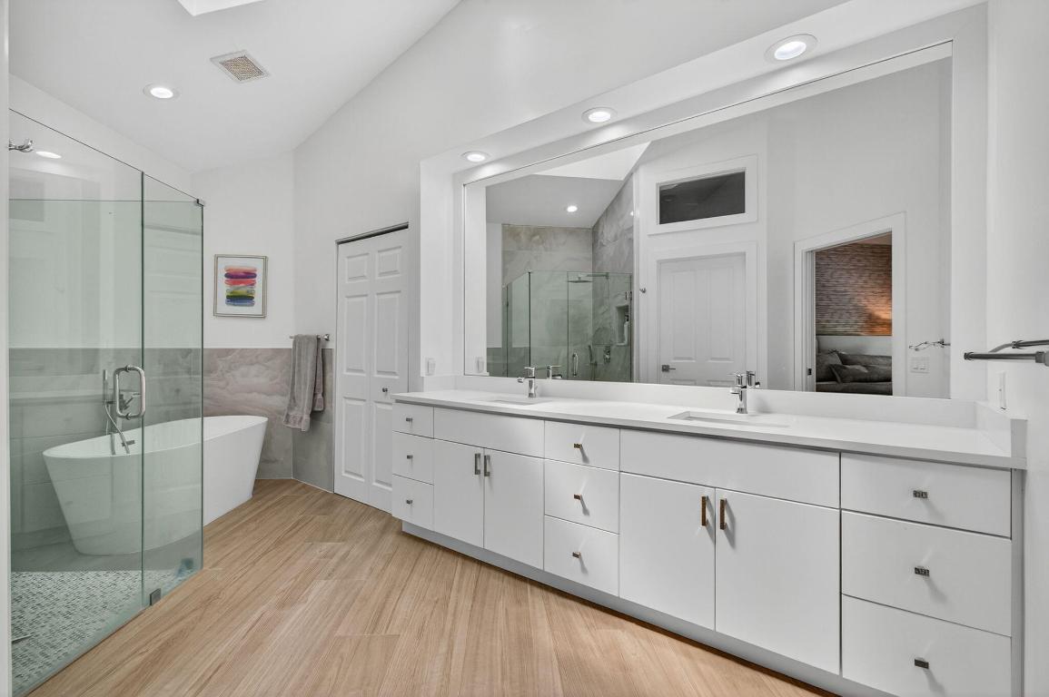 LAUREL POINTE - Residential